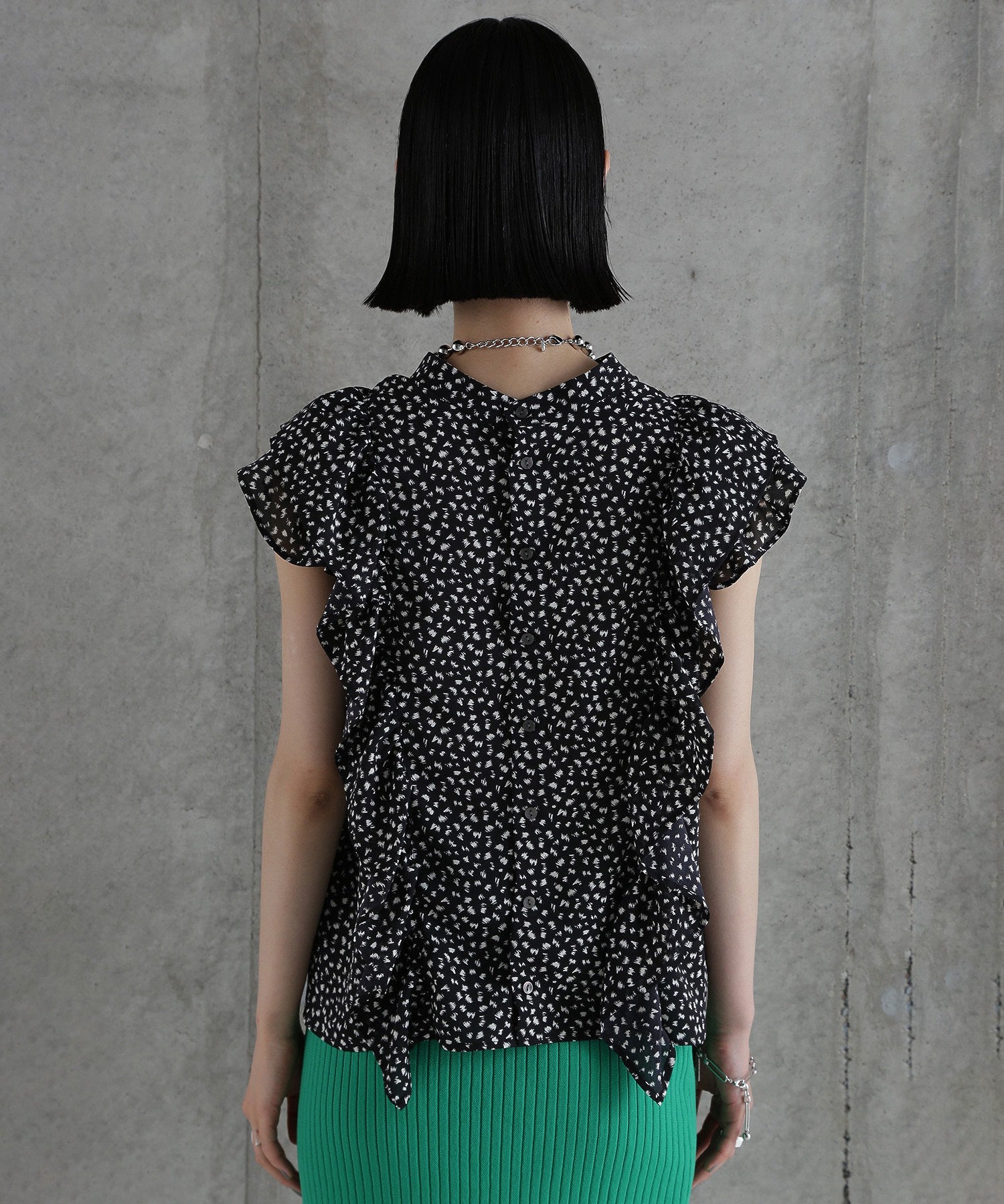 【WEB・一部店舗限定】2WAYフリルブラウス