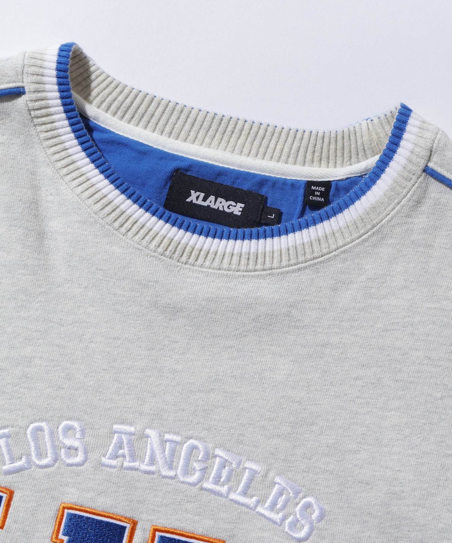 STRIPED SLEEVE CREWNECK SWEATSHIRT