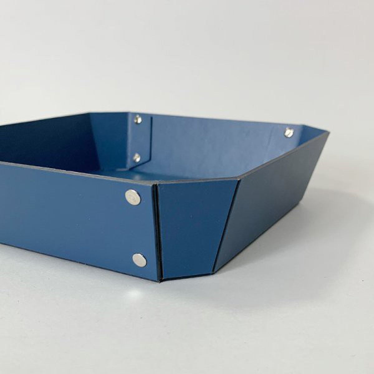 8_TRAY M
