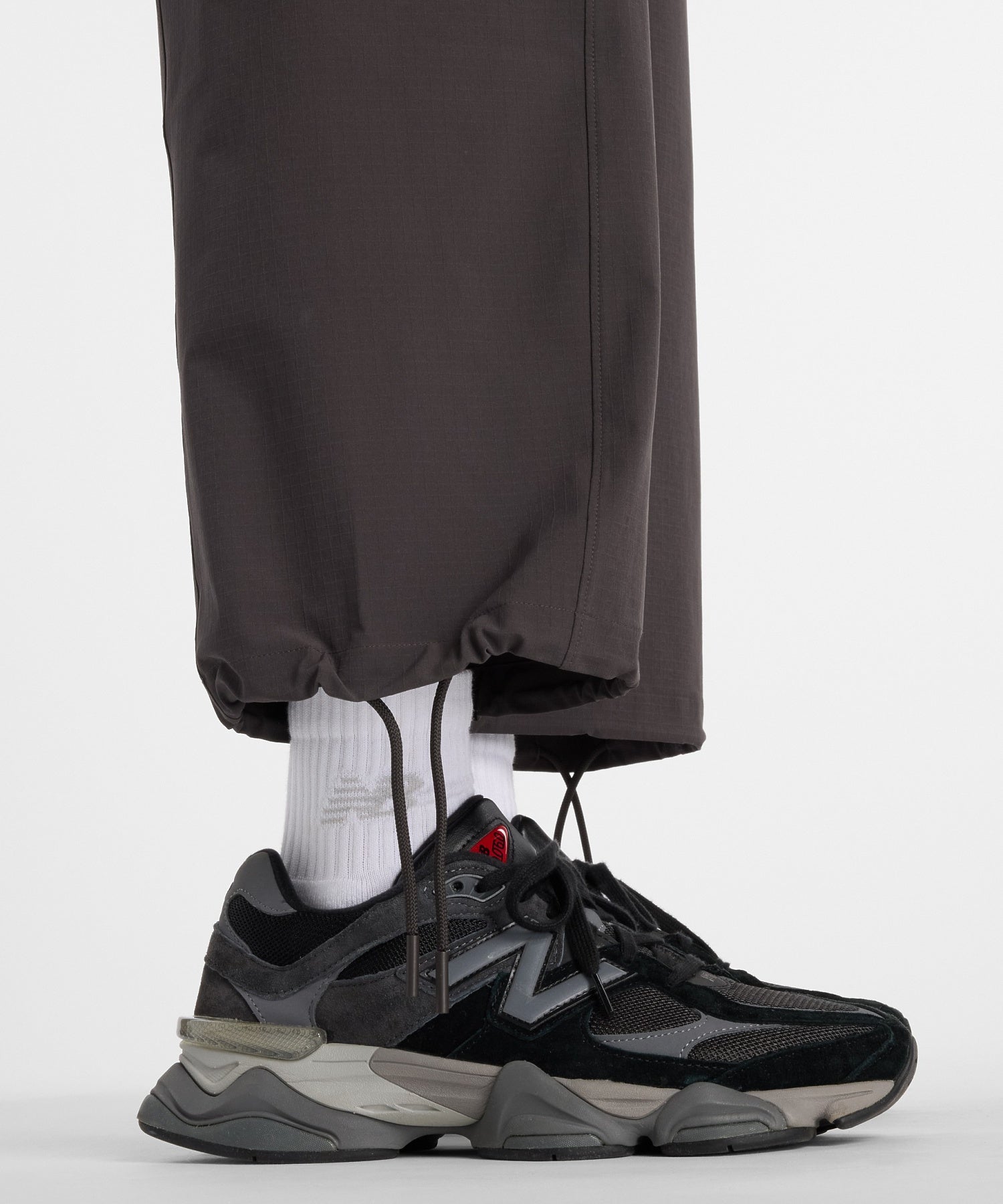 NEW BALANCE/ニューバランス/NB Grey cropped cargo pants MB61A5RJ