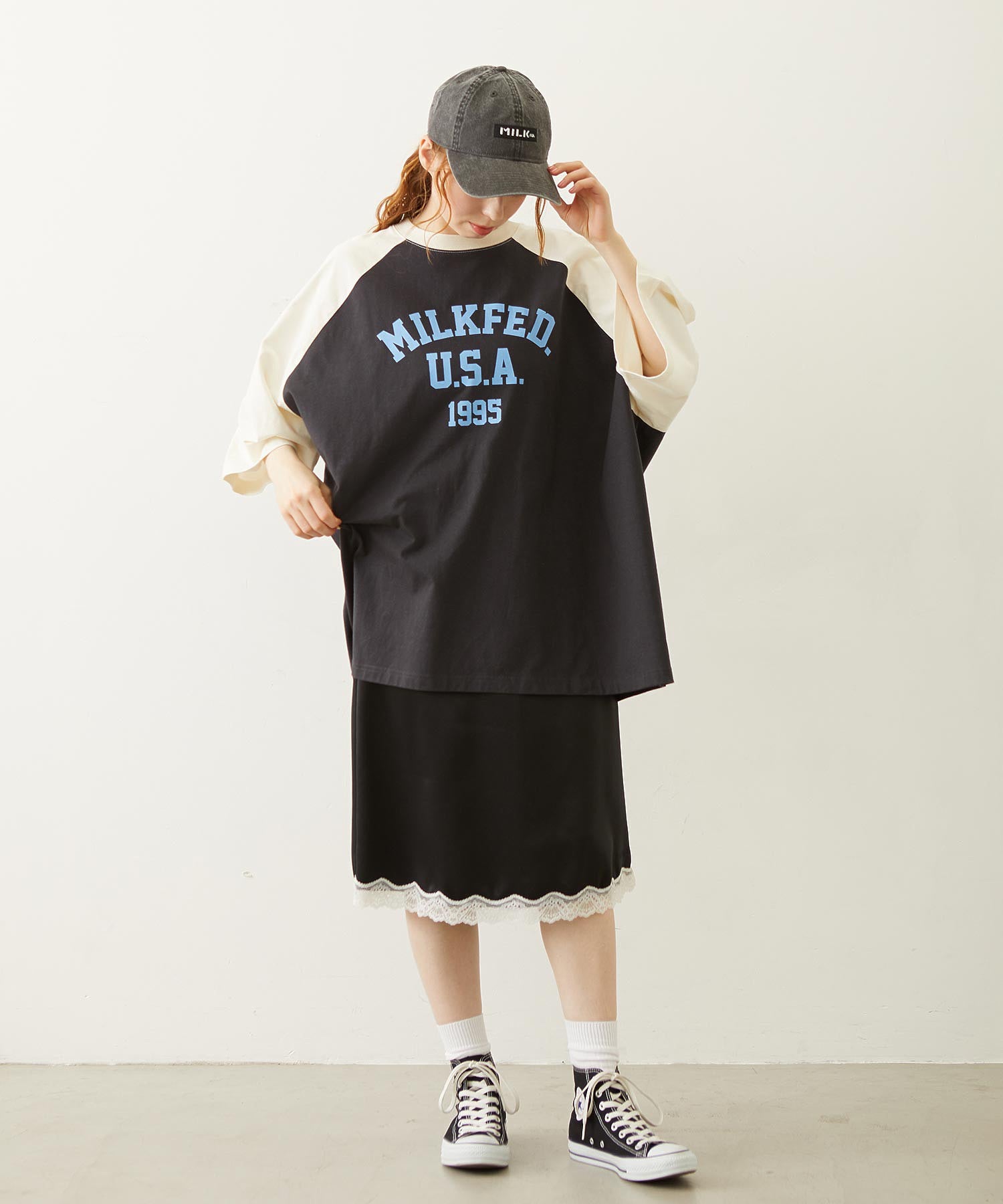 COLLEGE LOGO BIG S/S TOP