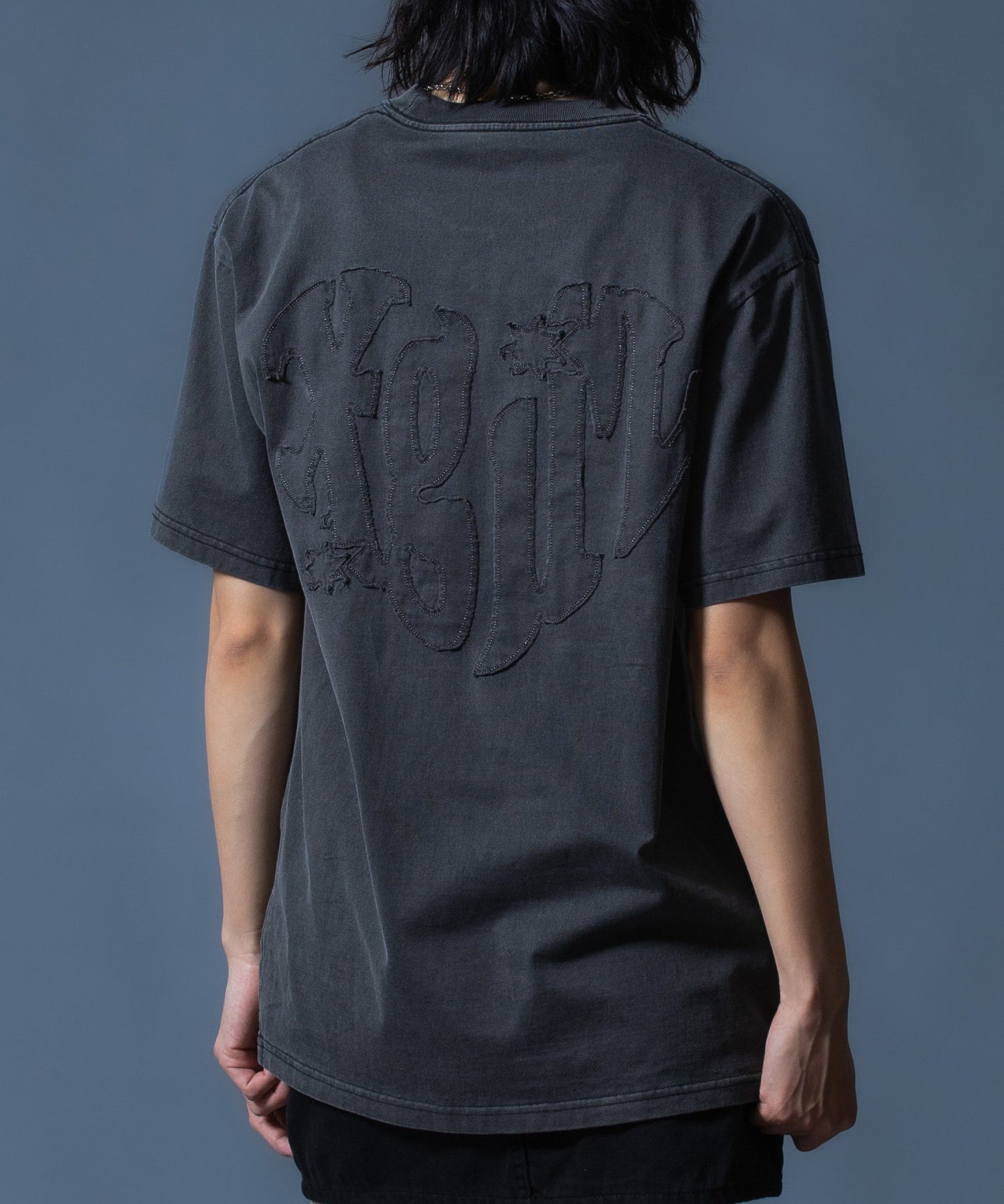 PIGMENT DYED HEART AND LOGO S/S TEE