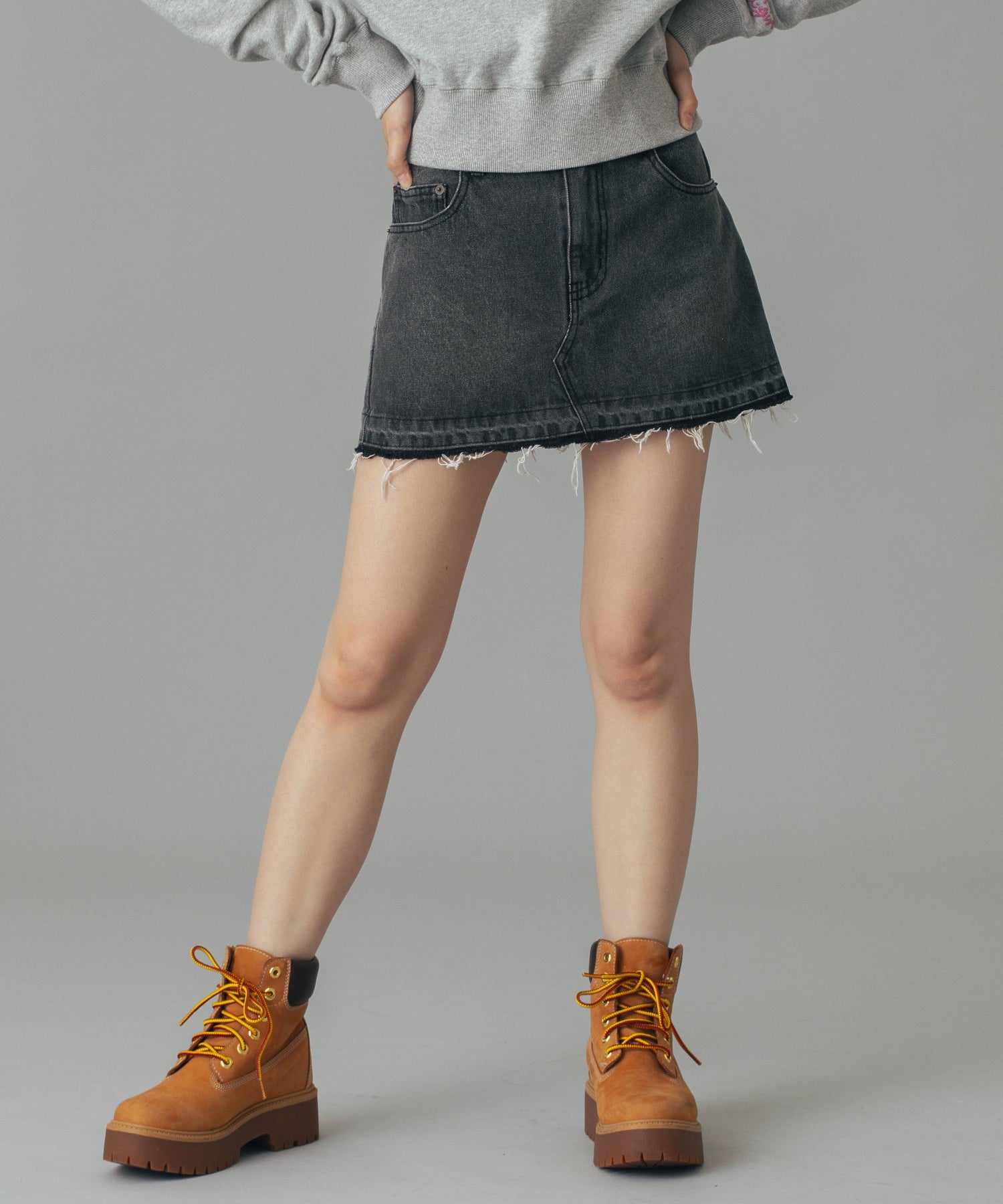 LOW RISE DENIM MINI SKIRT