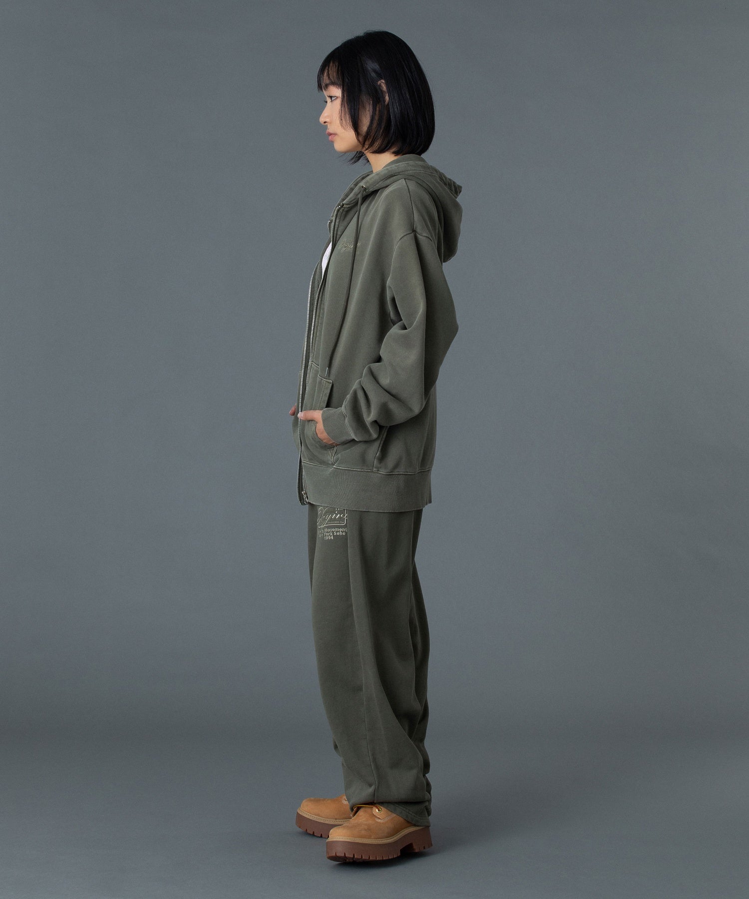 PIGMENT DYED FACE AND LOGO SQUARE PATCH SWEATPANTS