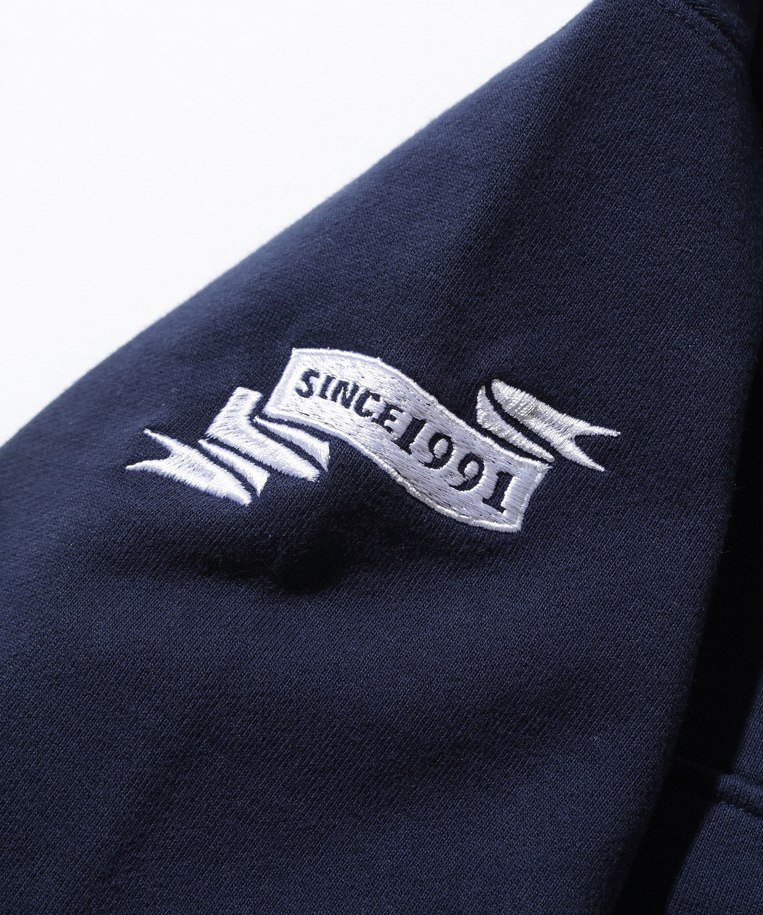 CLASSIC OVAL LOGO HALF ZIP SWEAT