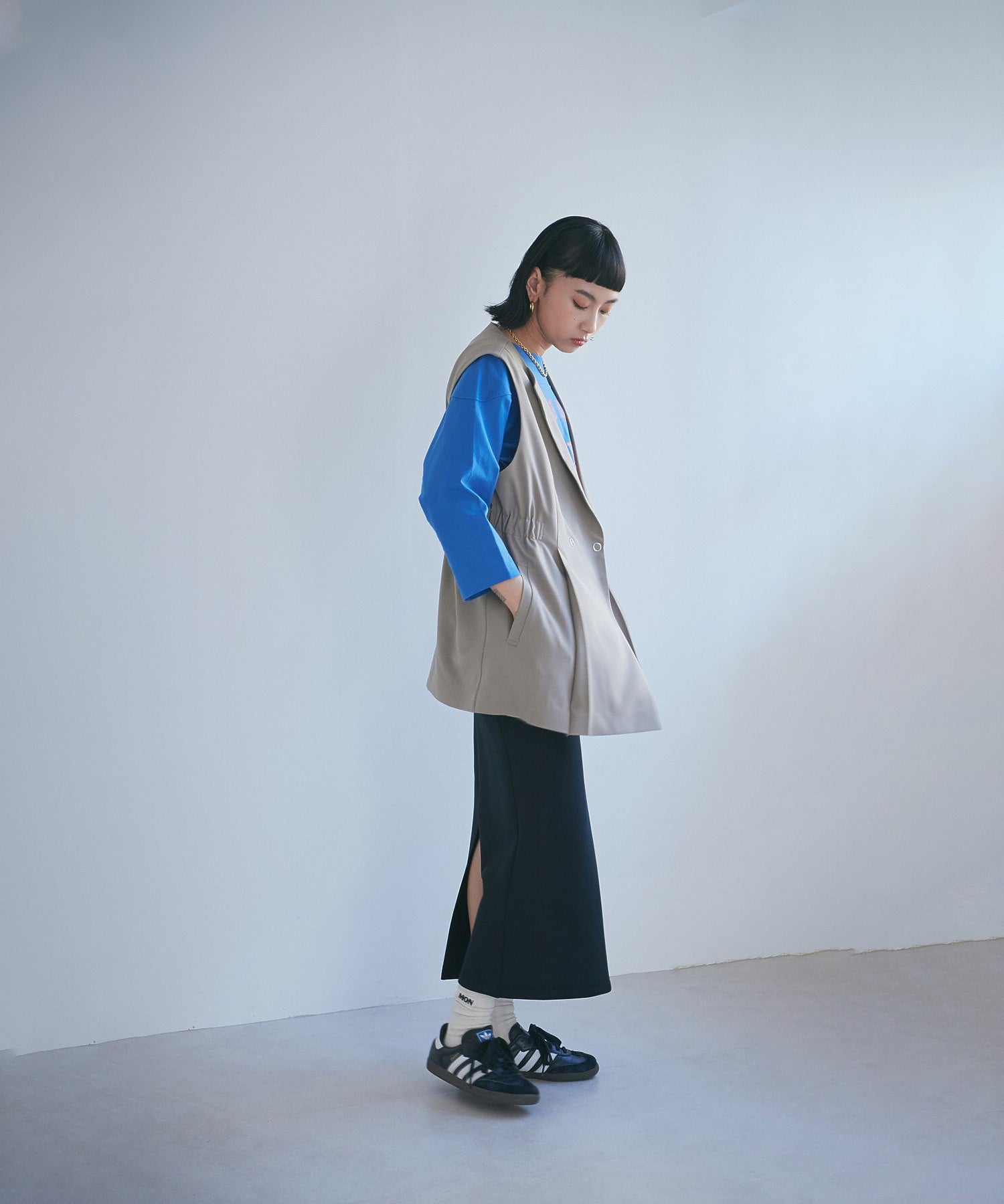 カットタイトスカート