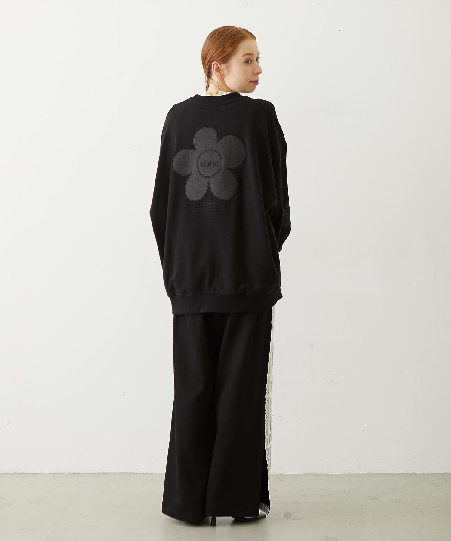 FLOWER ELBOW PATCH SWEAT TOP