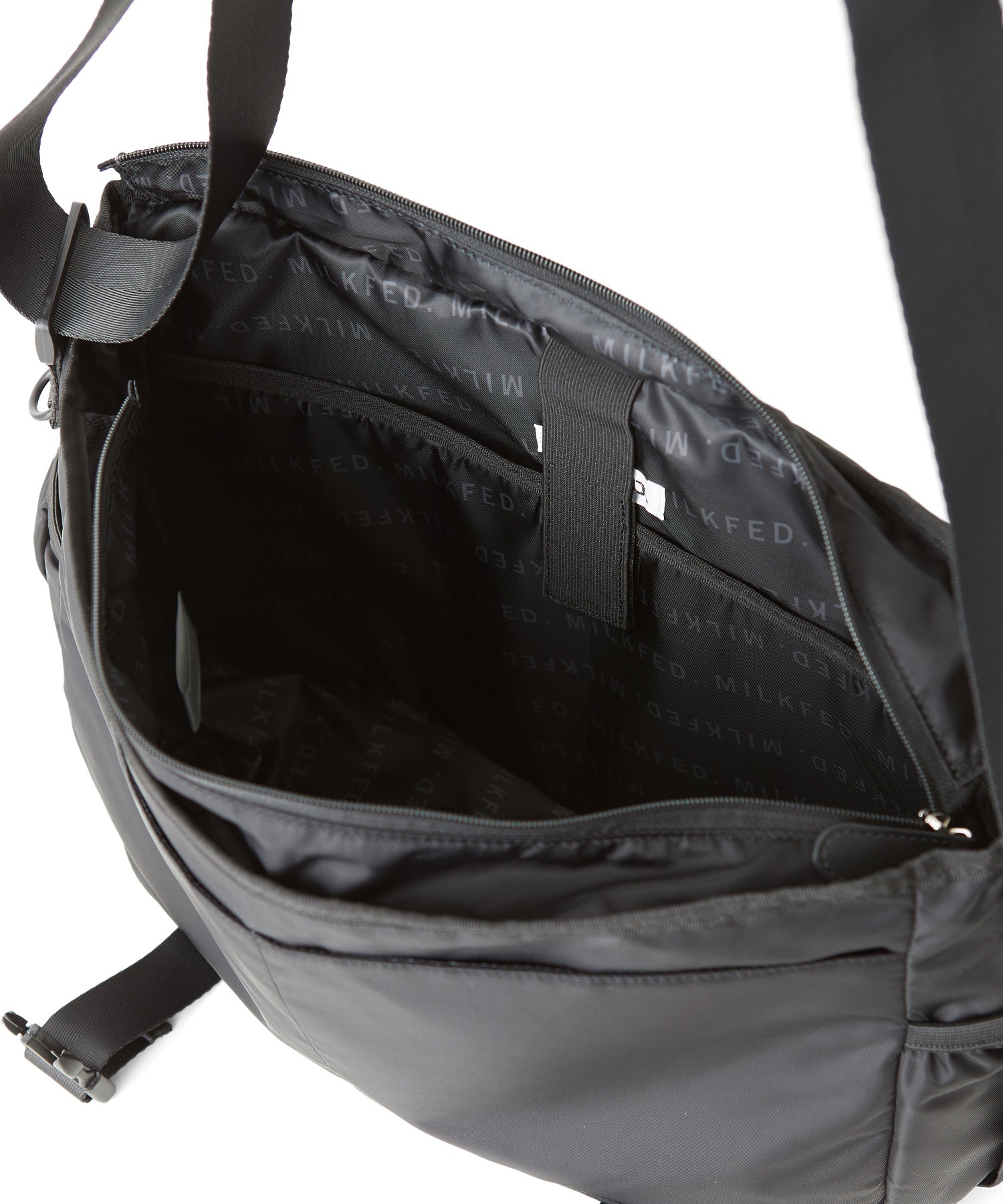 LOGO PLATE MESSENGER BAG MILKFED.