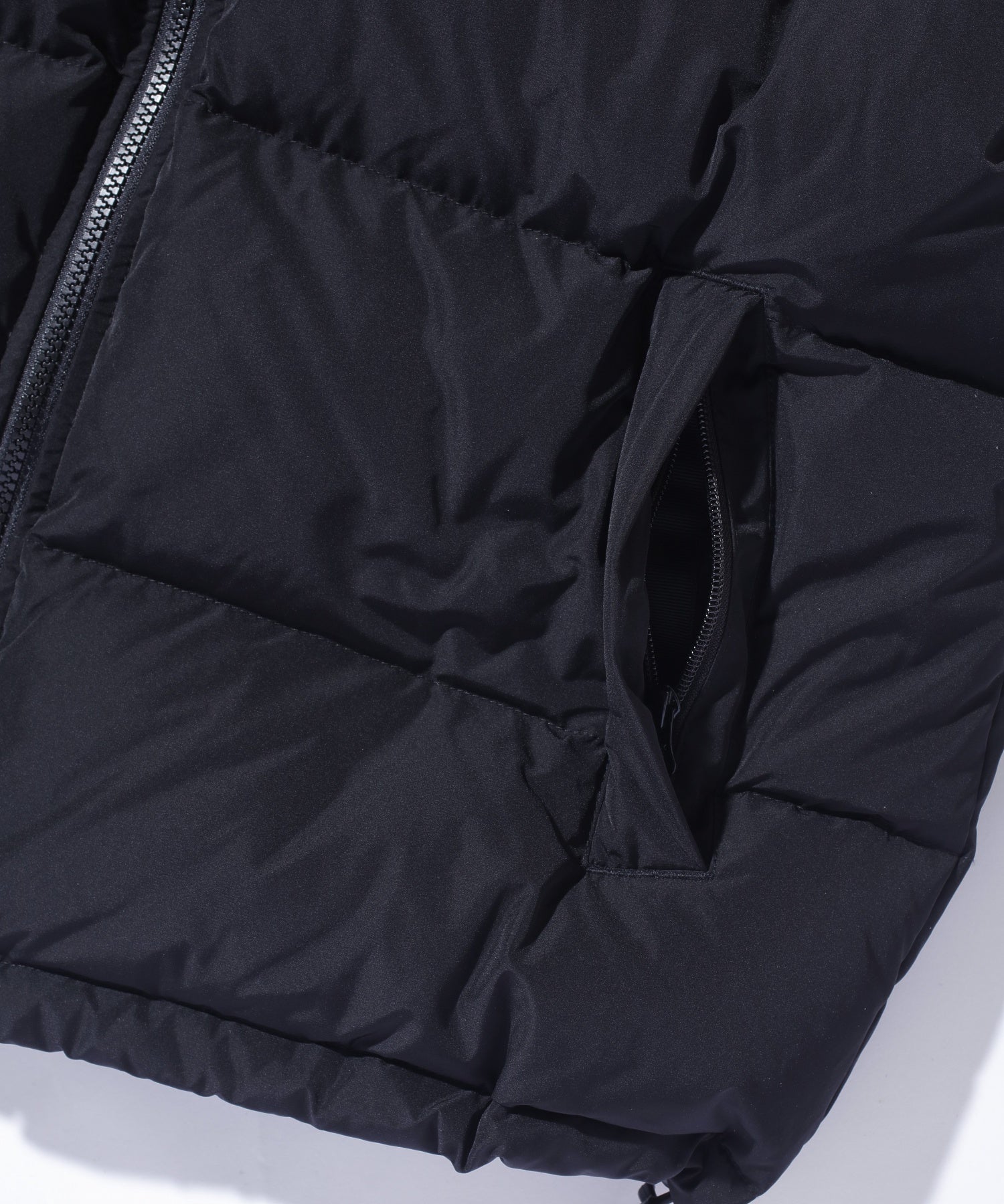 DOWN VEST