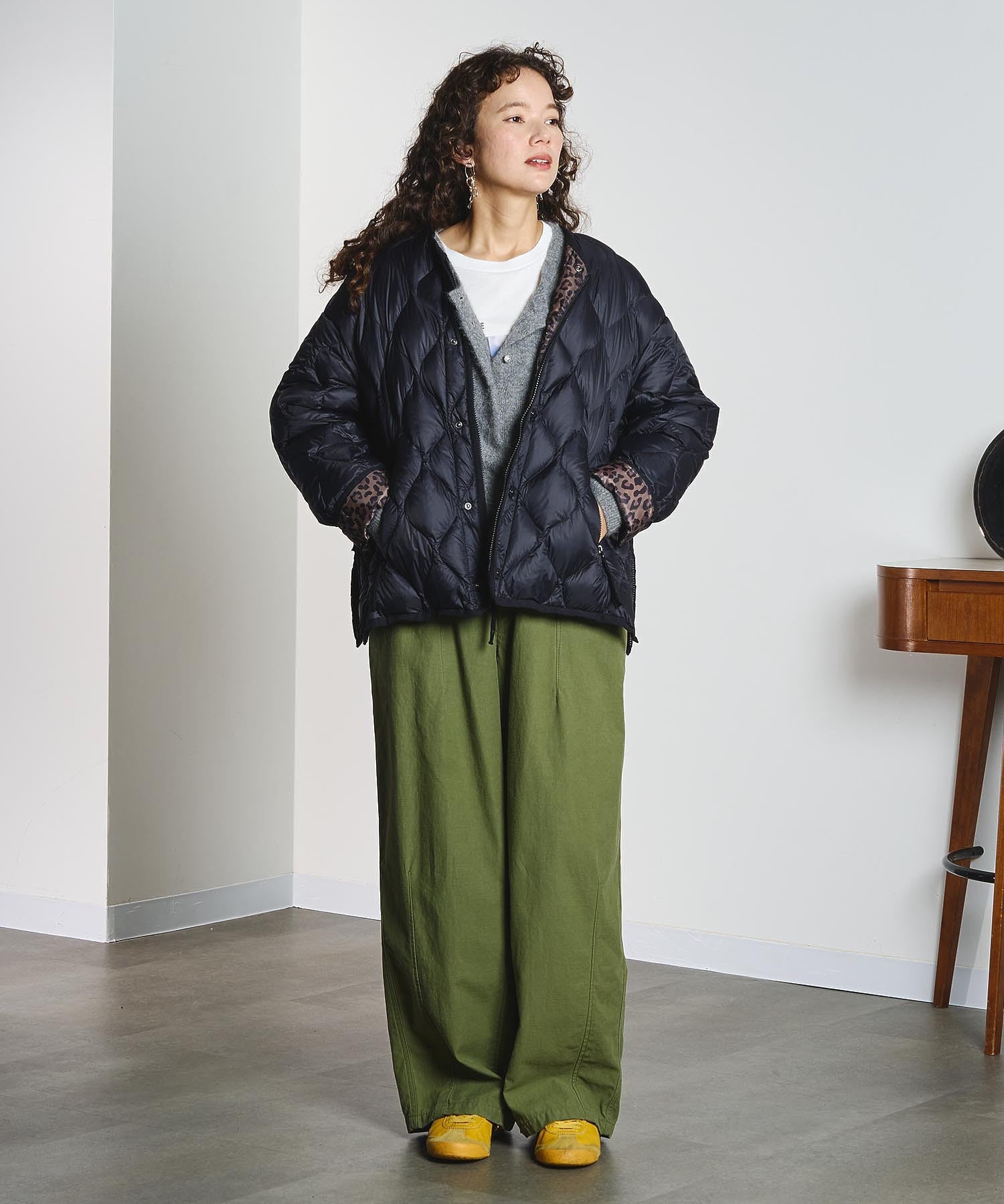 DENIM/BACK SATIN PANTS