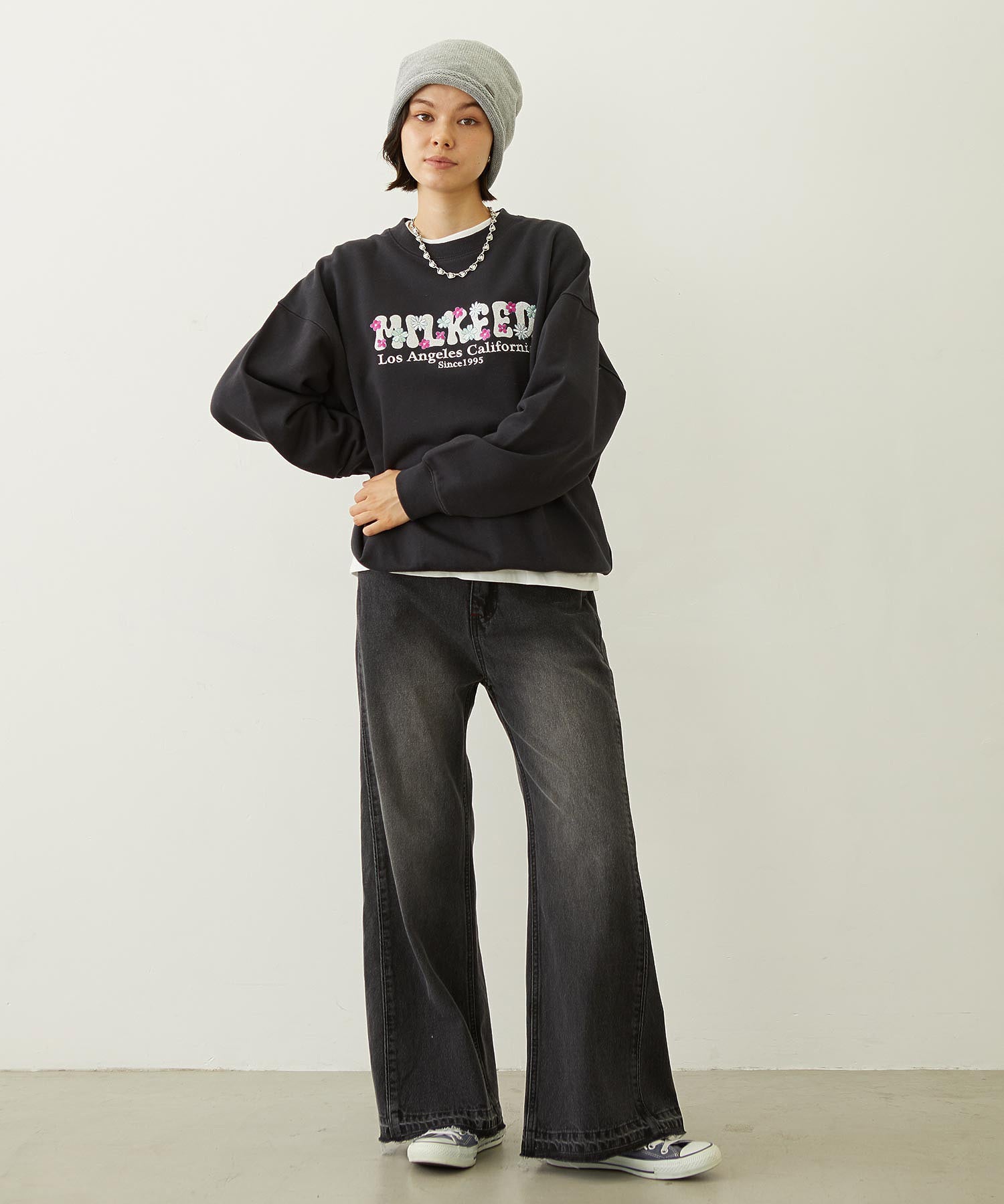 BLOOMING FLOWER EMBROIDERY SWEAT TOP