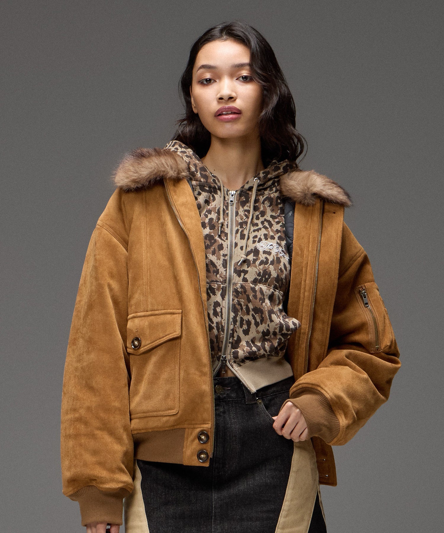 DETACHABLE FAUX FUR COLLAR PATCHED LOGO JACKET