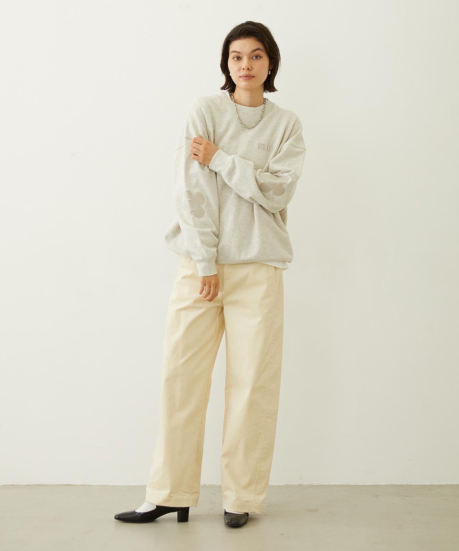 FLOWER ELBOW PATCH SWEAT TOP