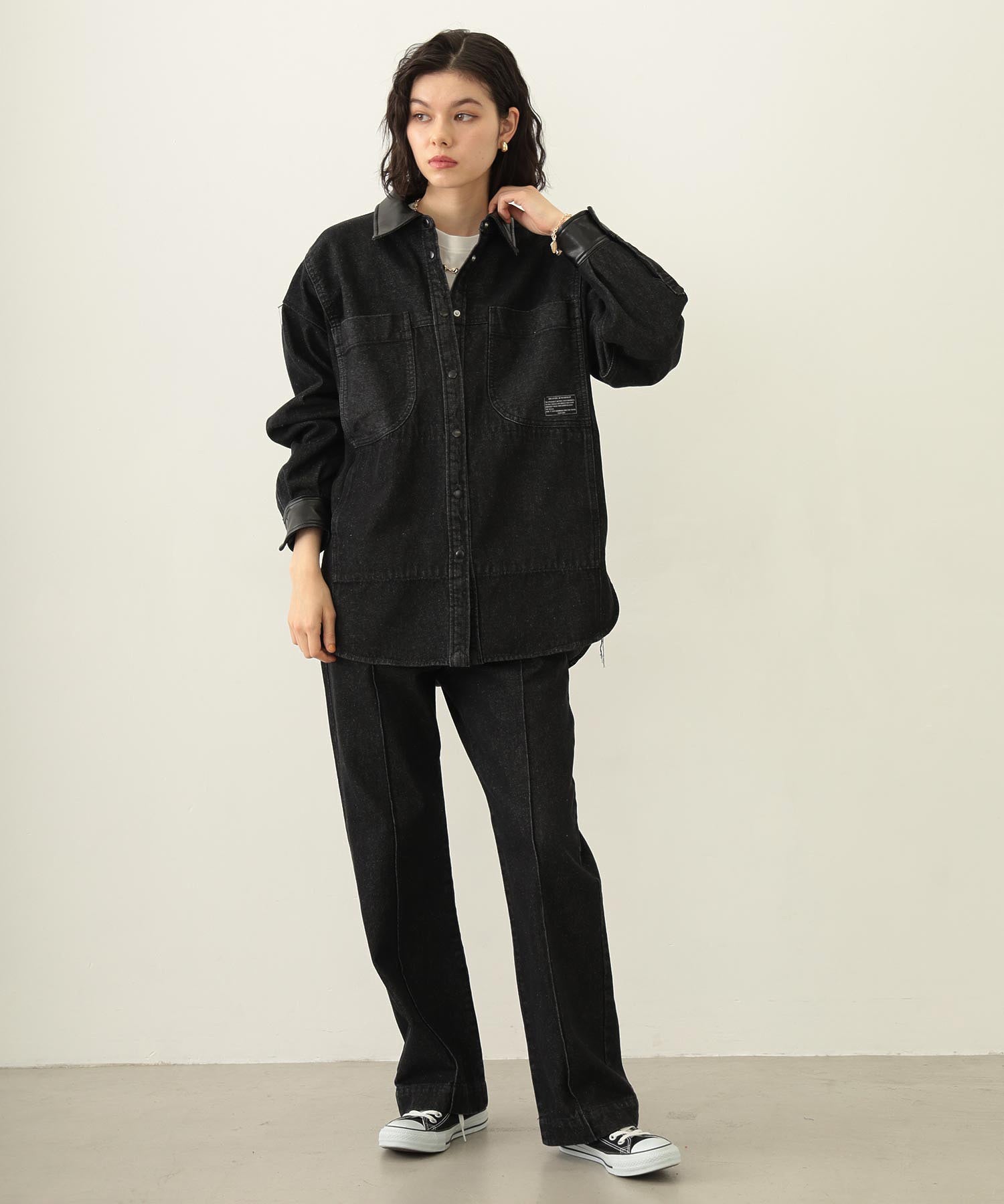 CENTER PLEAT DETAIL DENIM PANTS