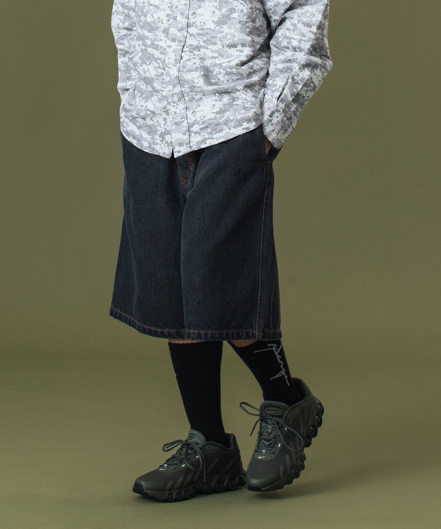 MODEL 身長172cm / 着用サイズ：Lサイズ