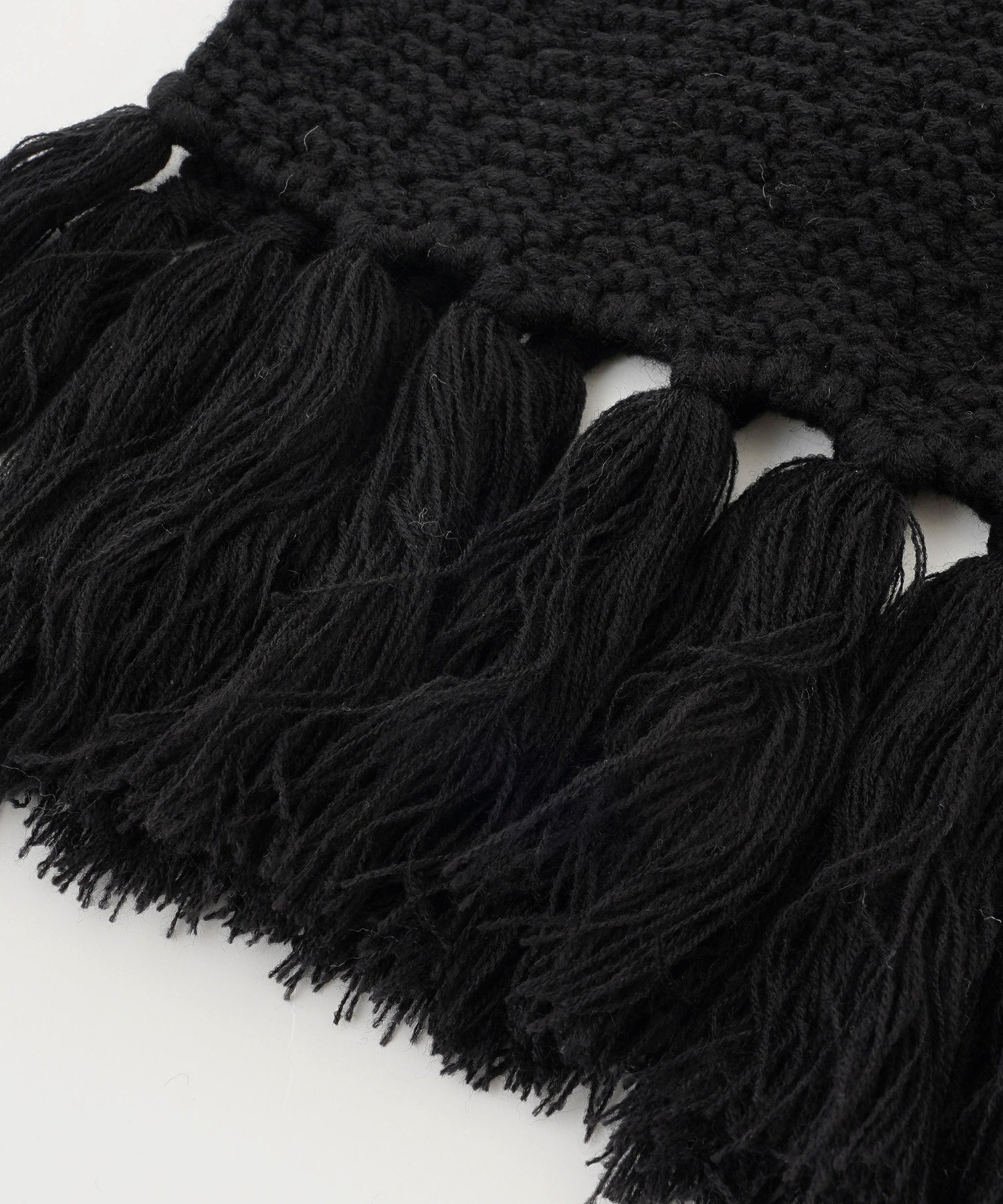 FRINGE KNIT SCARF