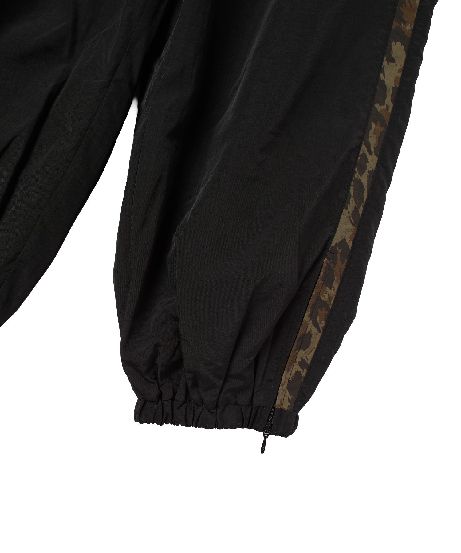 FACE LABEL LOOSE FIT TRAINING PANTS