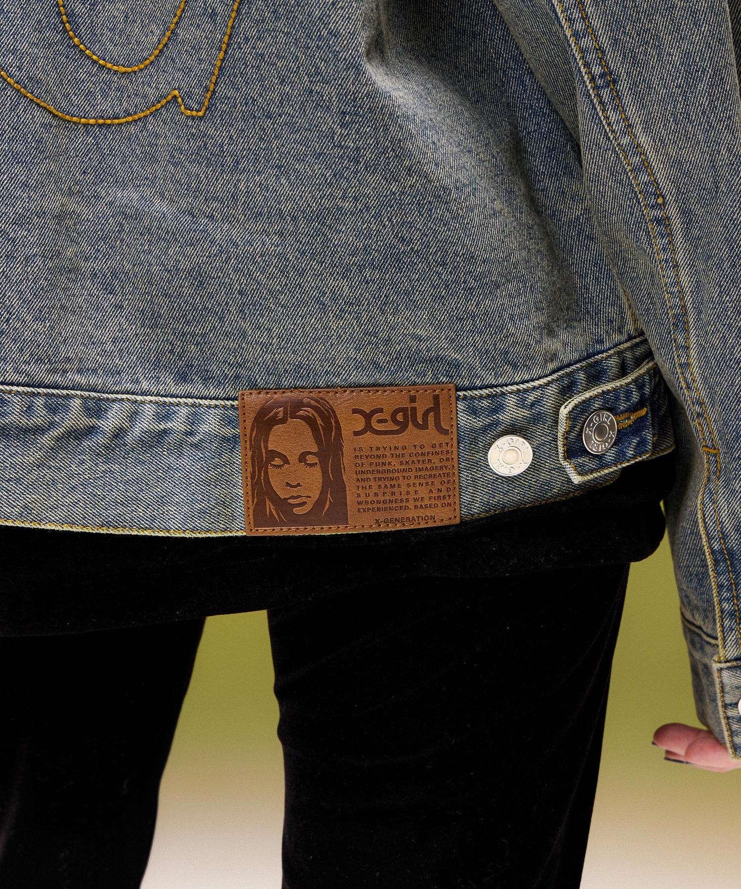 LOGO MARK STITCHED DENIM JACKET