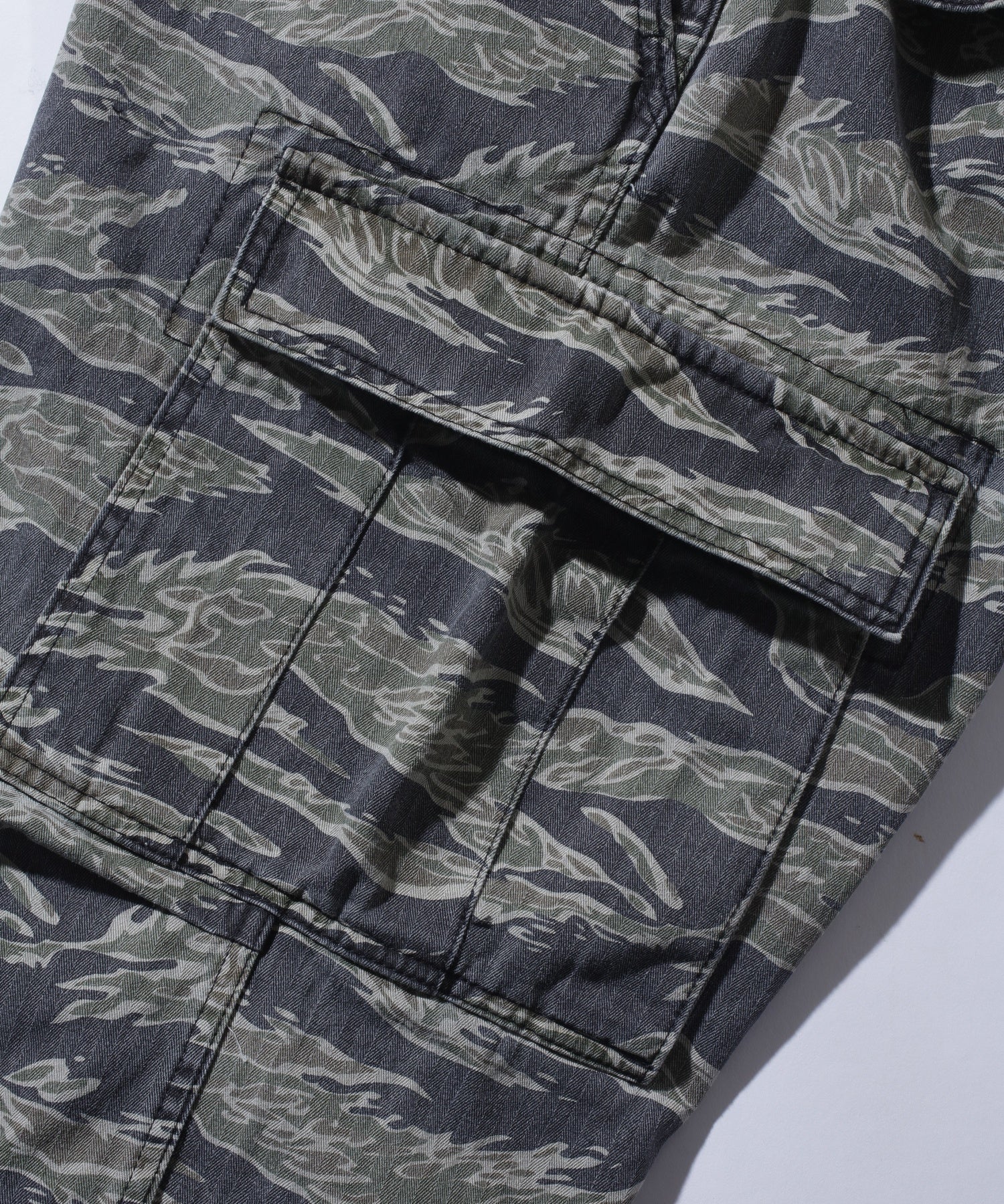 TIGER CAMO CARGO PANTS