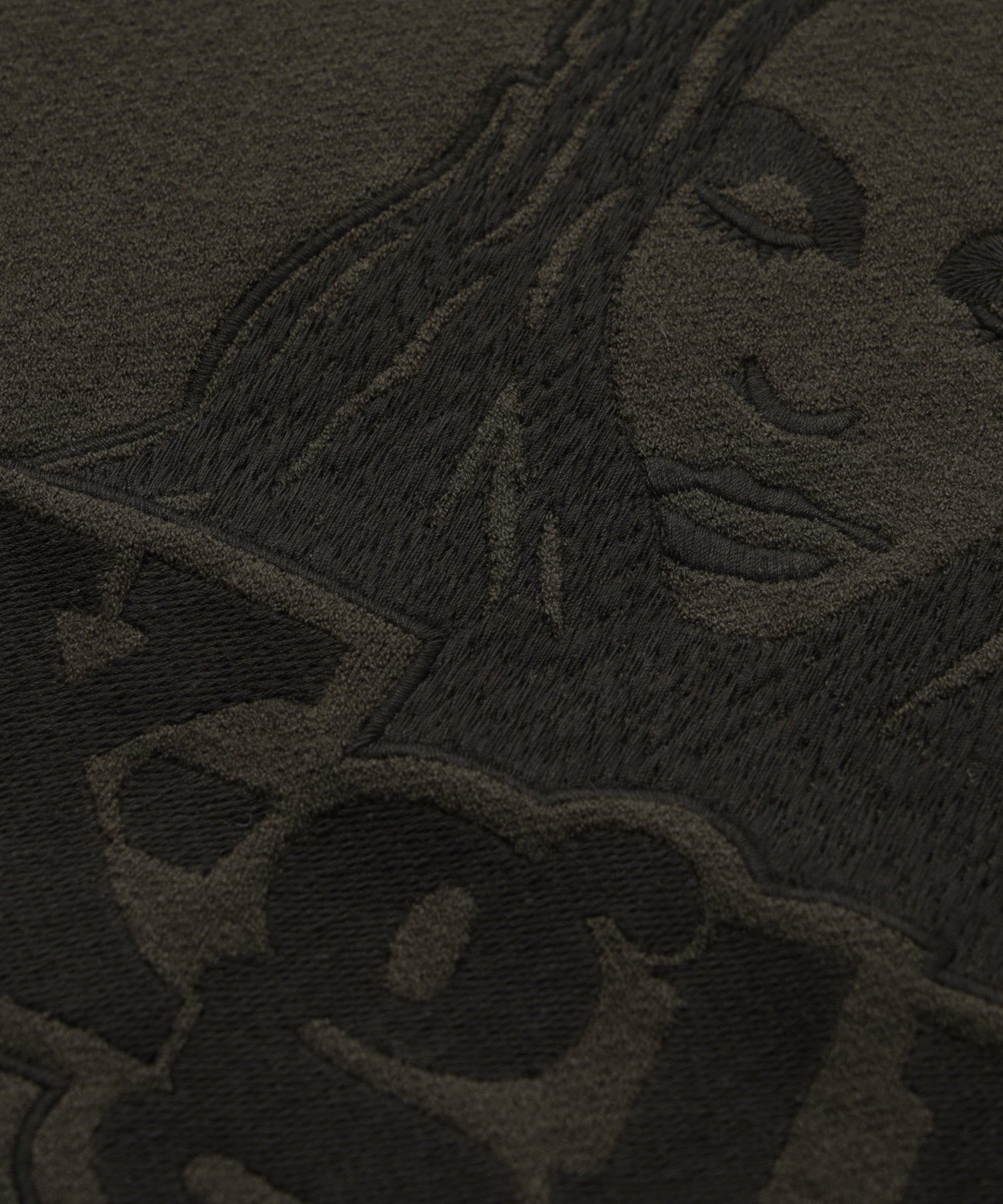 FACE EMBROIDERY KNIT TOP