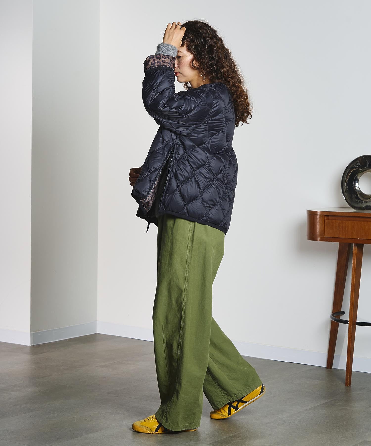 DENIM/BACK SATIN PANTS