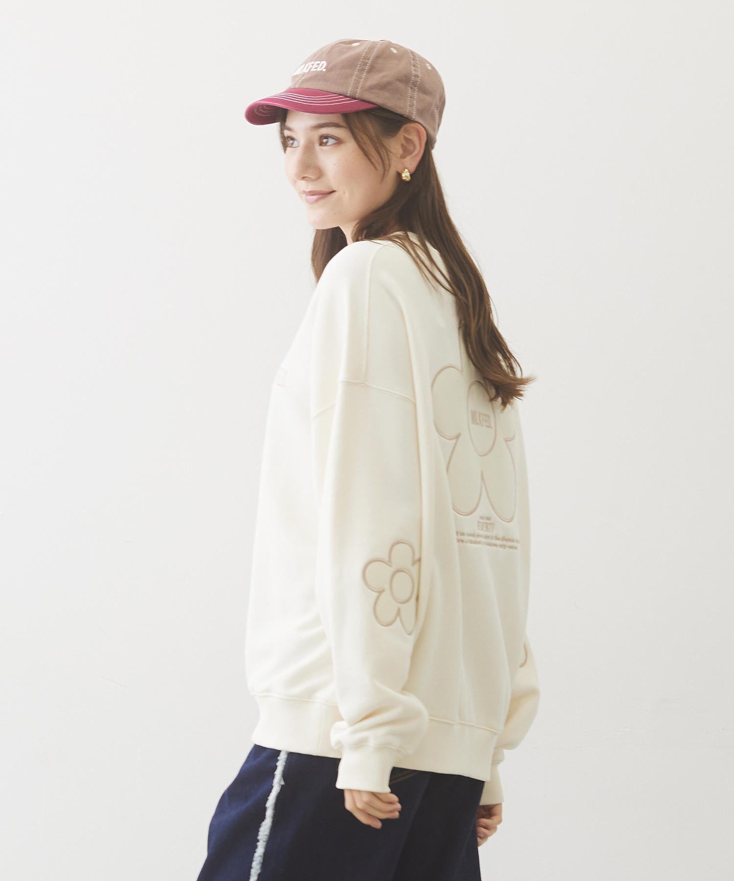 FLOWER PATCHED ELBOW SWEAT TOP