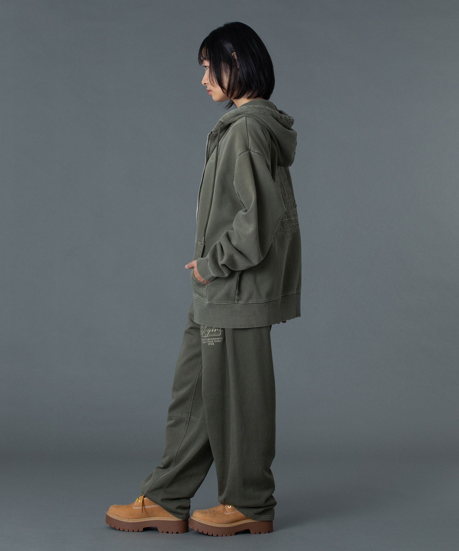 PIGMENT DYED FACE AND LOGO SQUARE PATCH SWEATPANTS