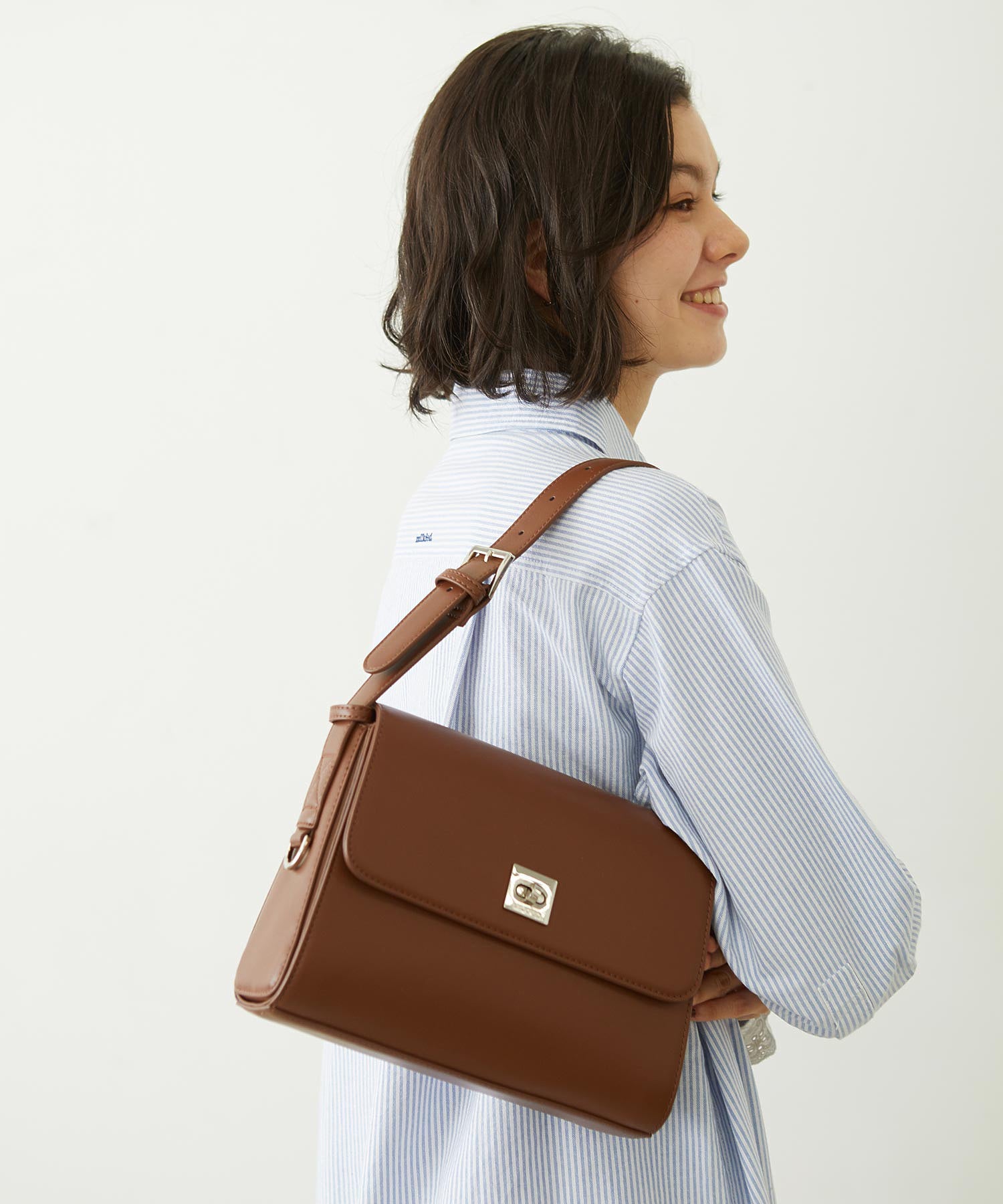 TRAPEZOID SHOULDER BAG