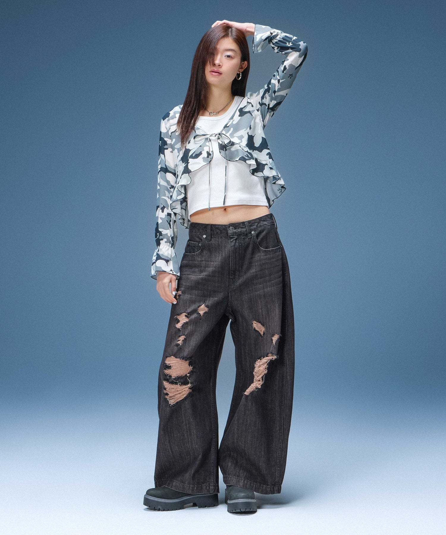 DISTRESSED BAGGY DENIM PANTS