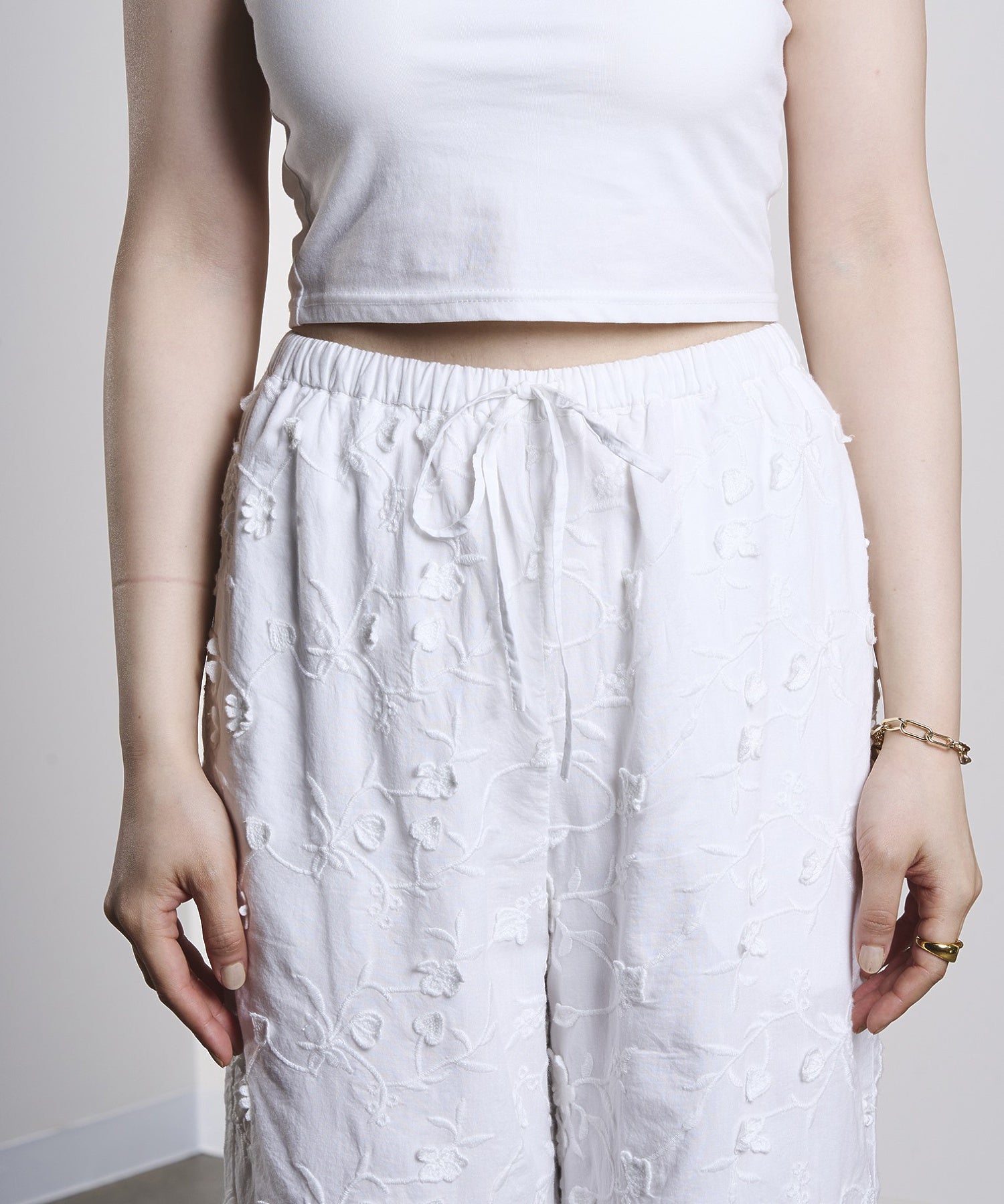 3D FLORAL EMBROIDERY PANTS