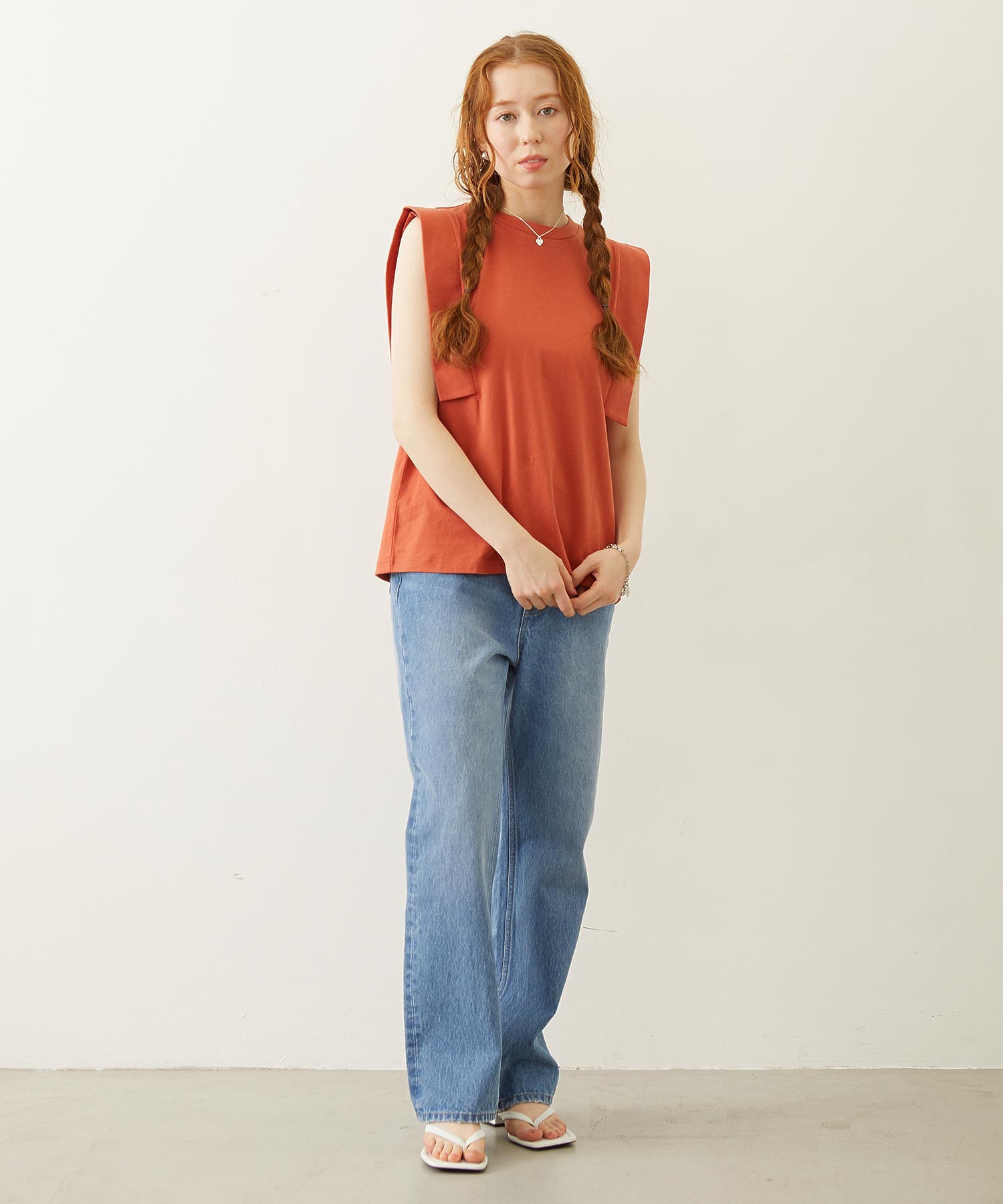 BOXY SLEEVELESS TOP