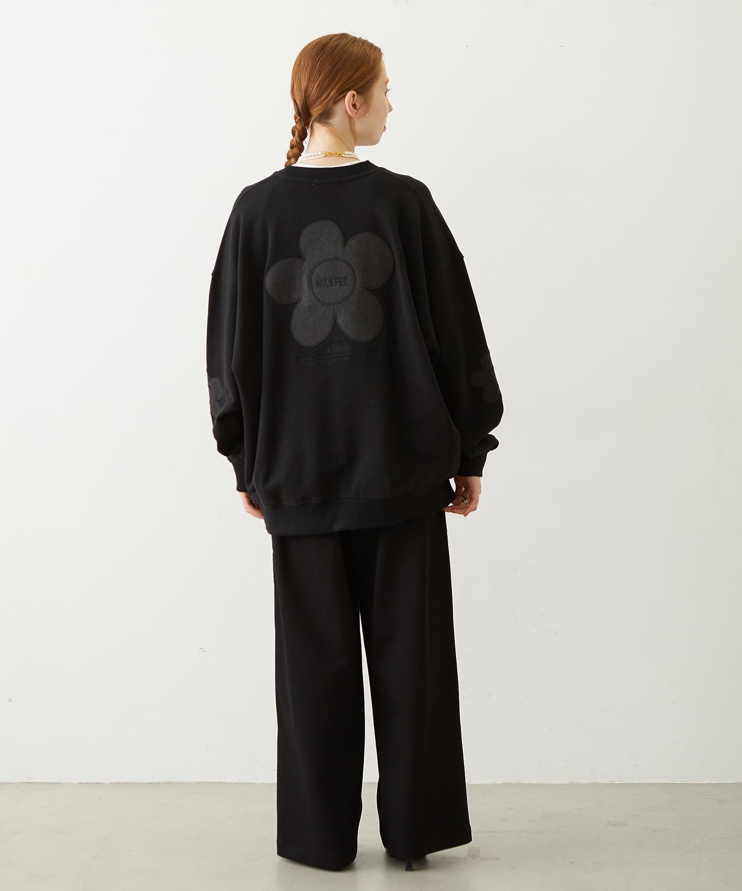 FLOWER ELBOW PATCH SWEAT TOP