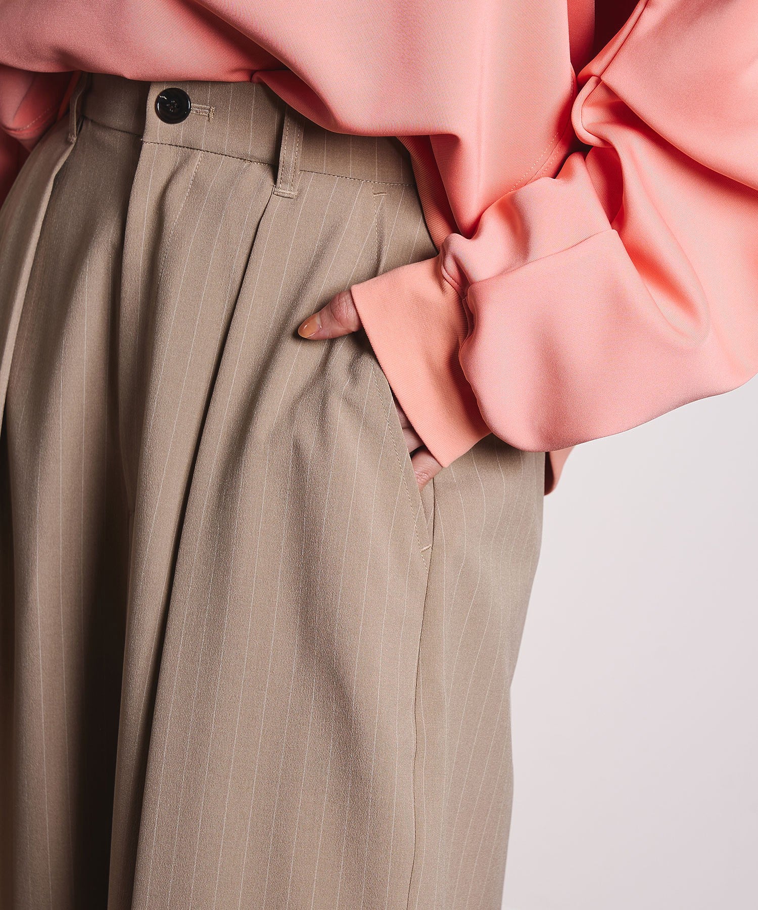 CREOLME/STRIPE TUCK BARREL PANTS