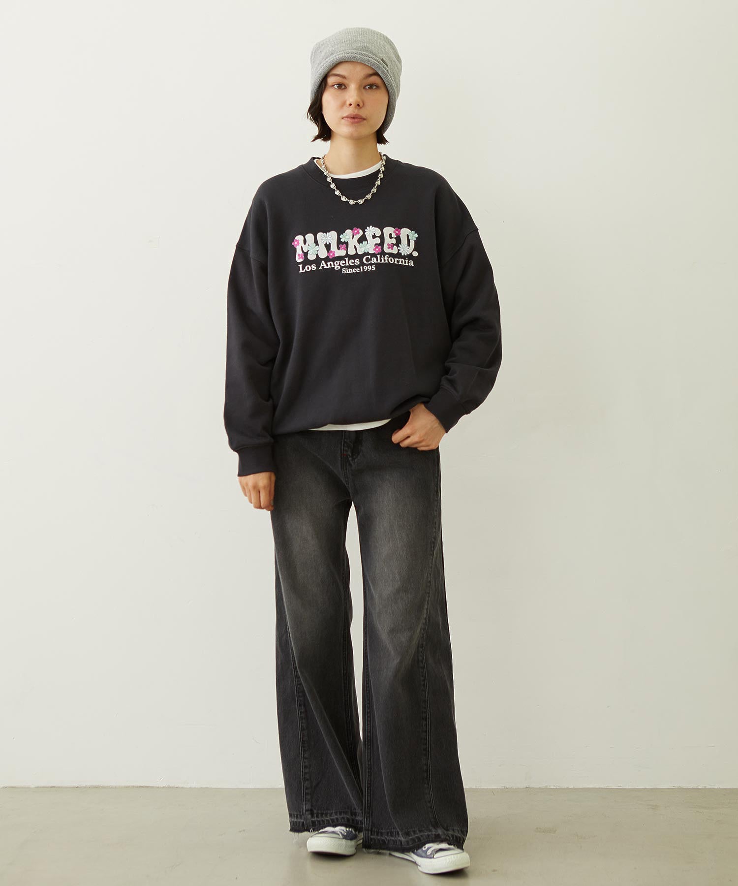 BLOOMING FLOWER EMBROIDERY SWEAT TOP