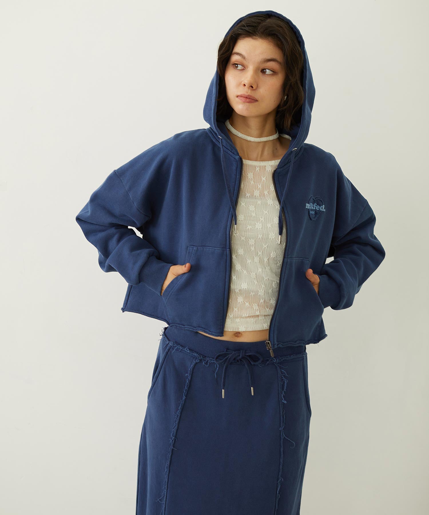 HEART MOTIF FADED CROPPED ZIP UP HOODIE