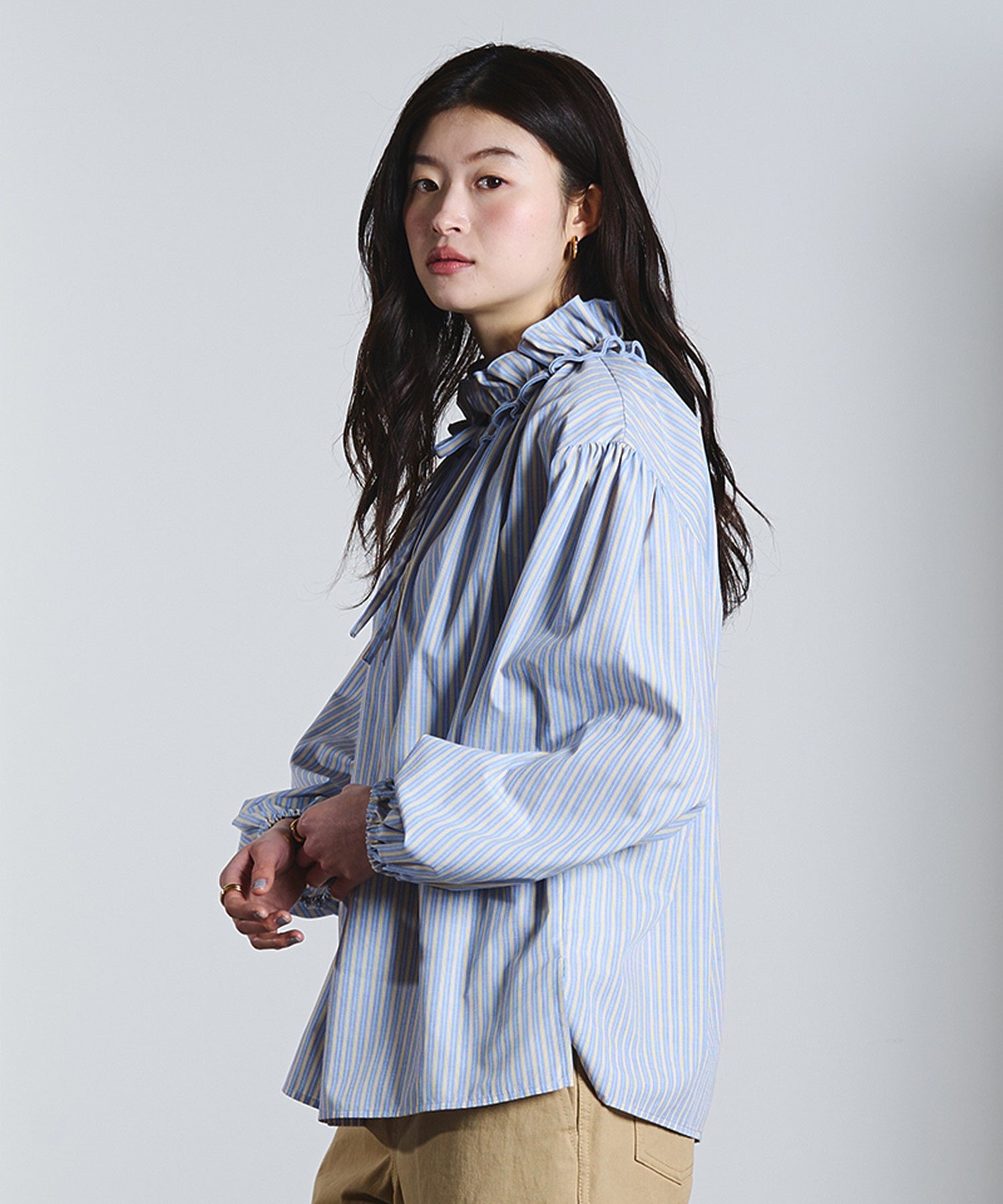 RUFFLED COLLAR BLOUSE