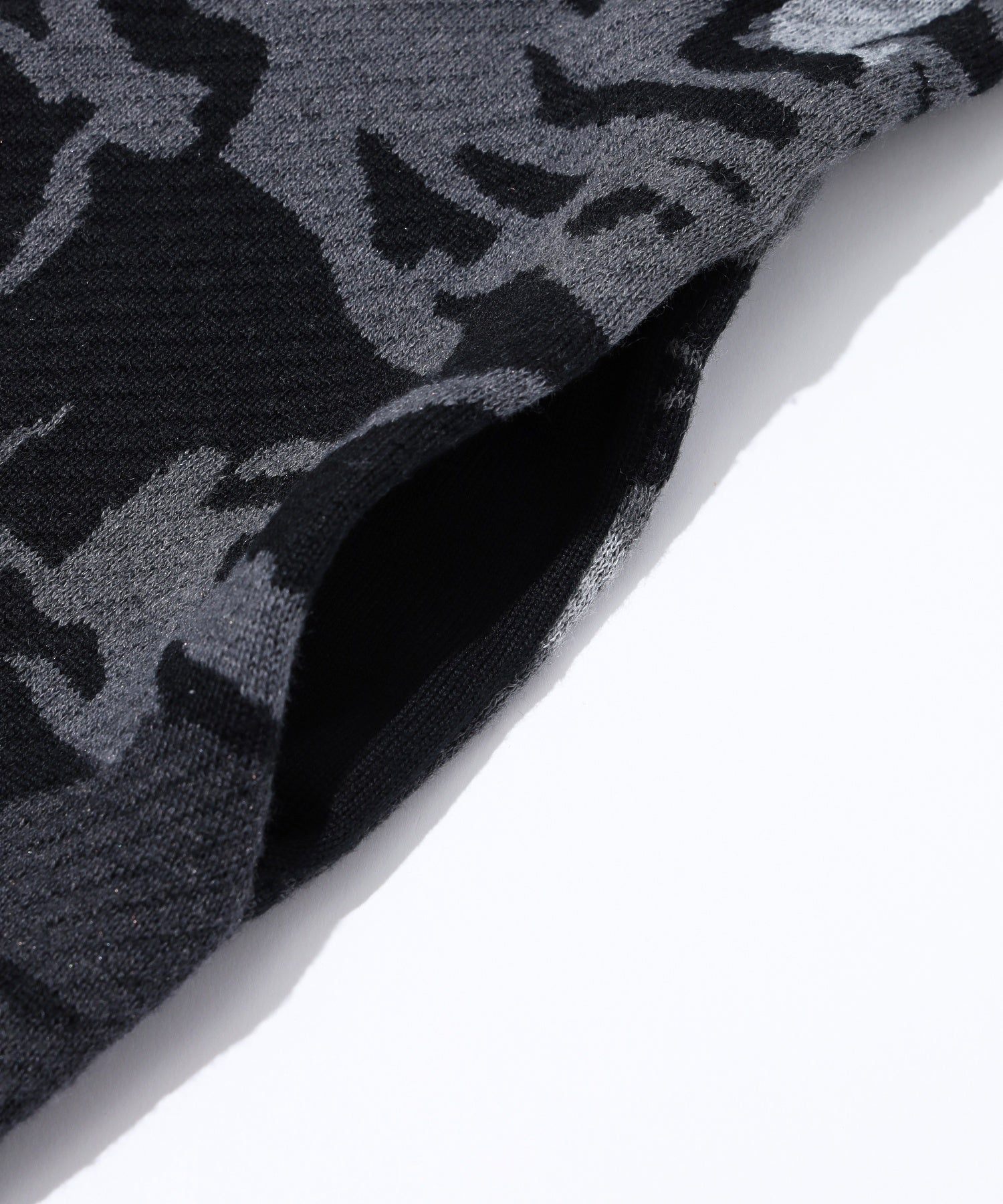 GEOMETRIC ZIP UP KNIT SWEATER