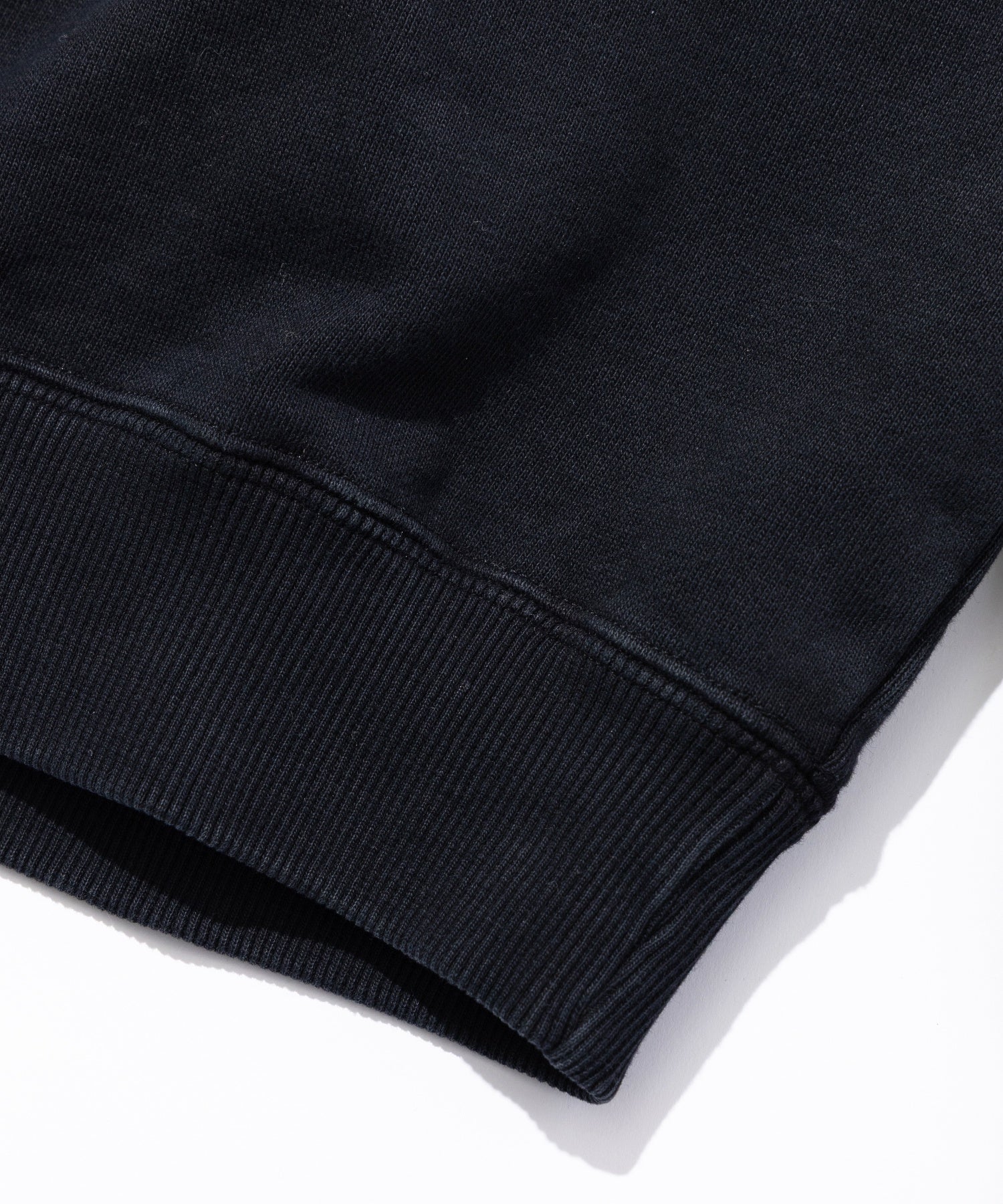 HALF ZIP SWEATSHIRT