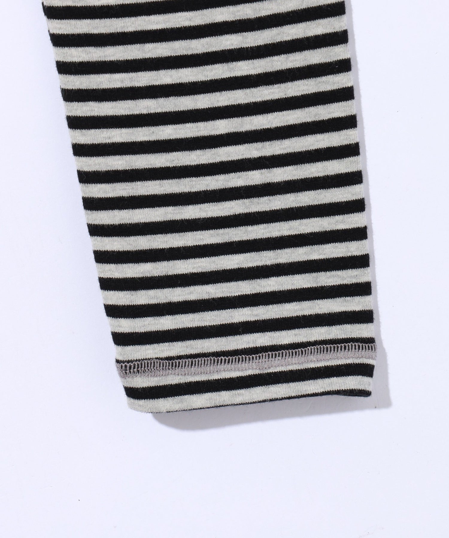 STRIPED SLEEVE COMPACT HOODED TOP