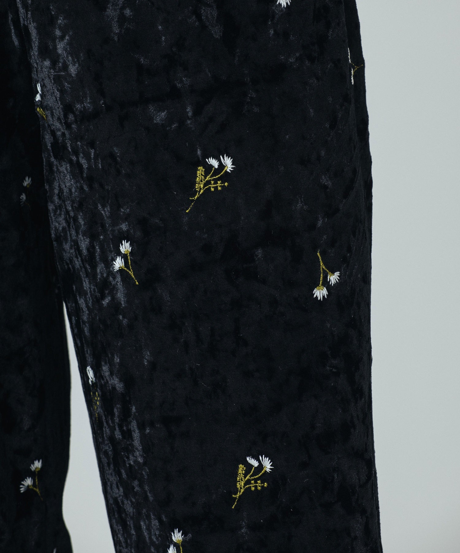 EMBROIDERY VELOUR PANTS