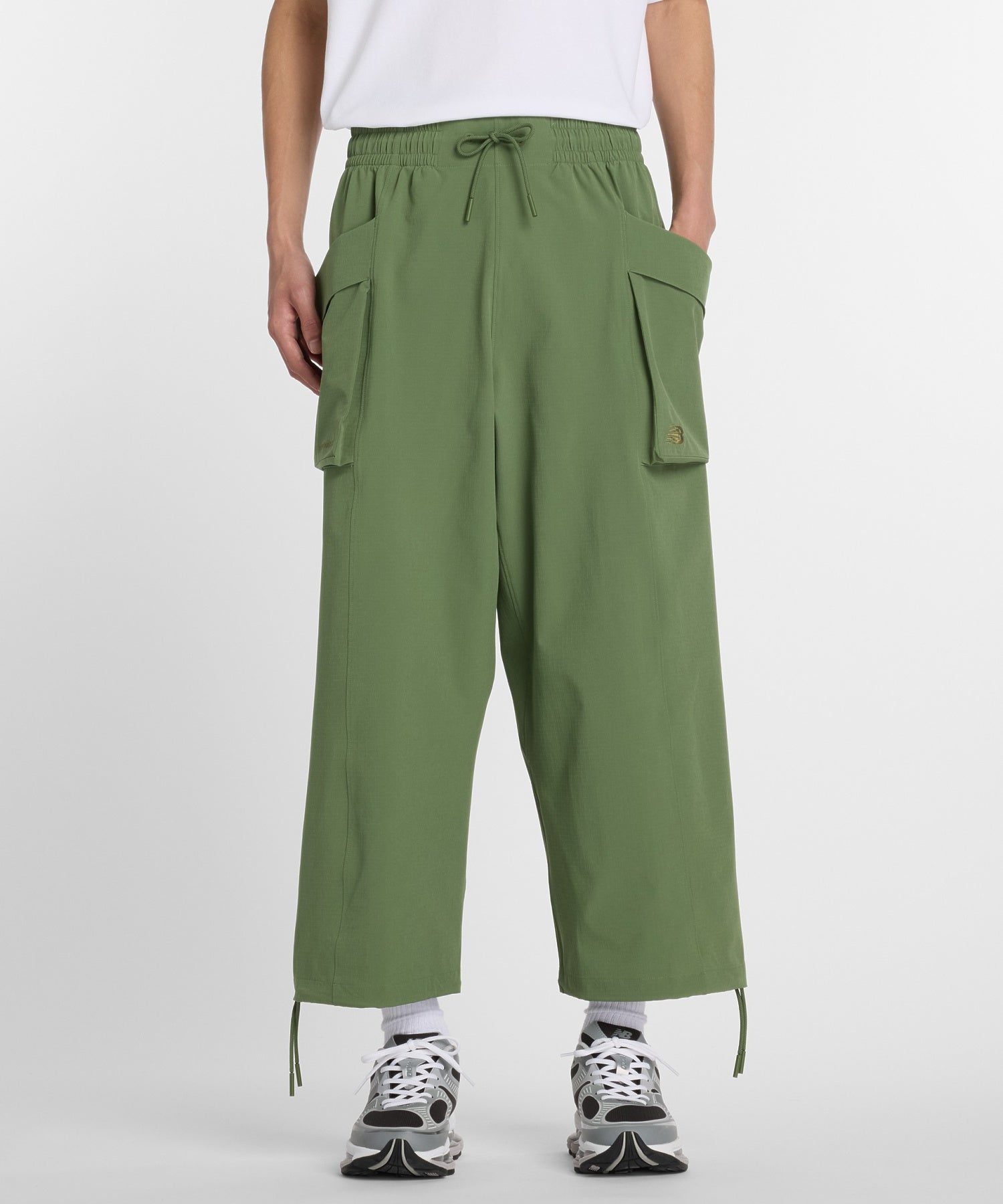 NEW BALANCE/ニューバランス/NB Grey cropped cargo pants MB61A5RJ