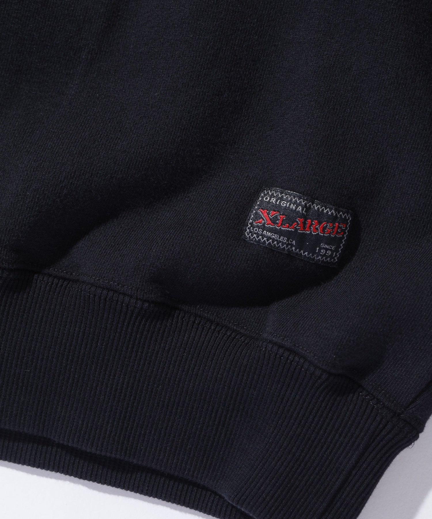 PATCHED OLD ENGLISH CREWNECK SWEATSHIRT