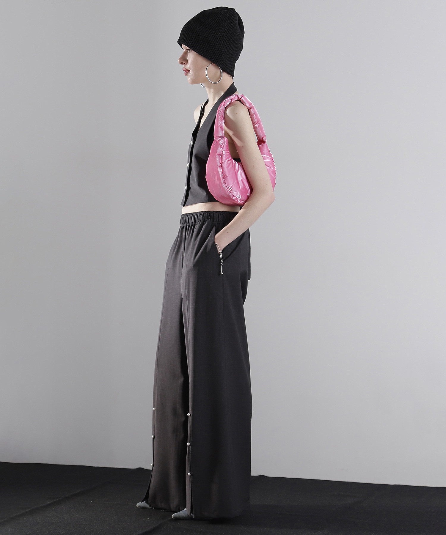 スーチングフロントスリットワンドパンツ