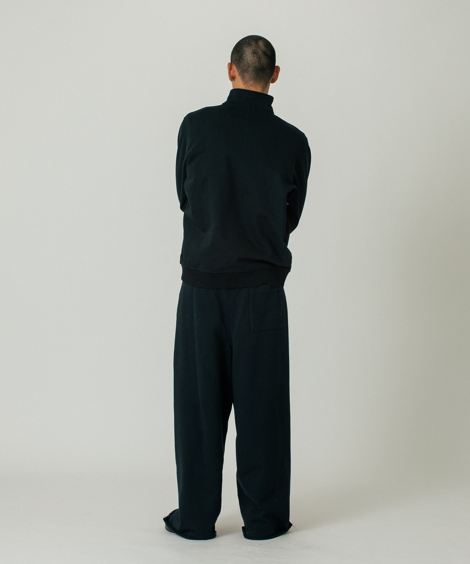 HALF ZIP SWEATSHIRT