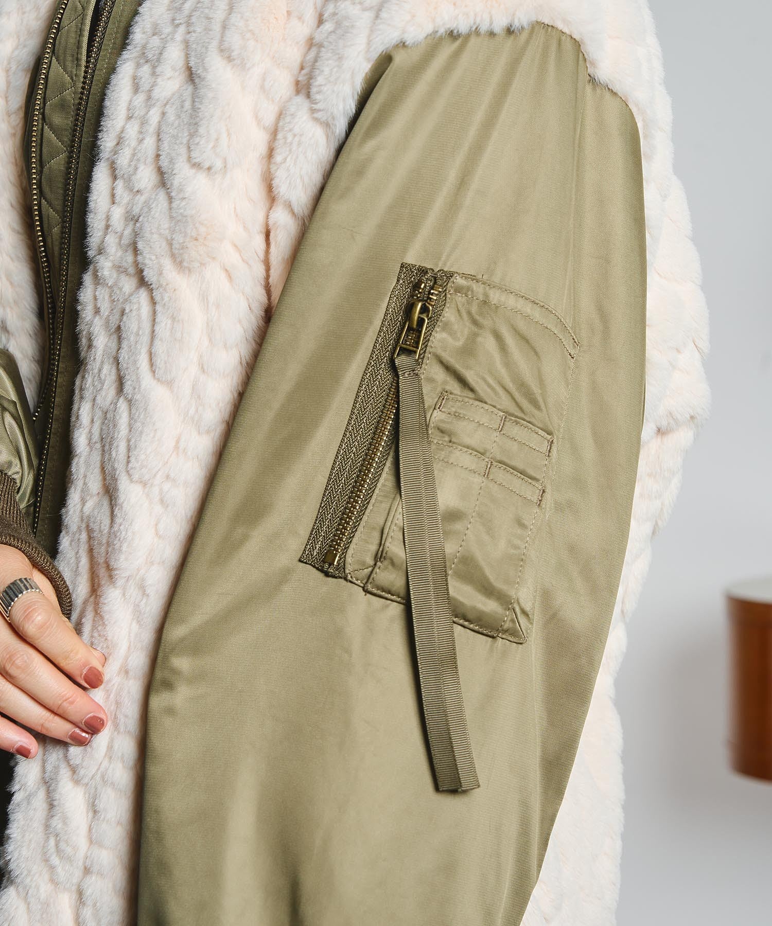 GENE HEAVENS/CABLE EMBOS/FAUX FUR MA1 JACKET