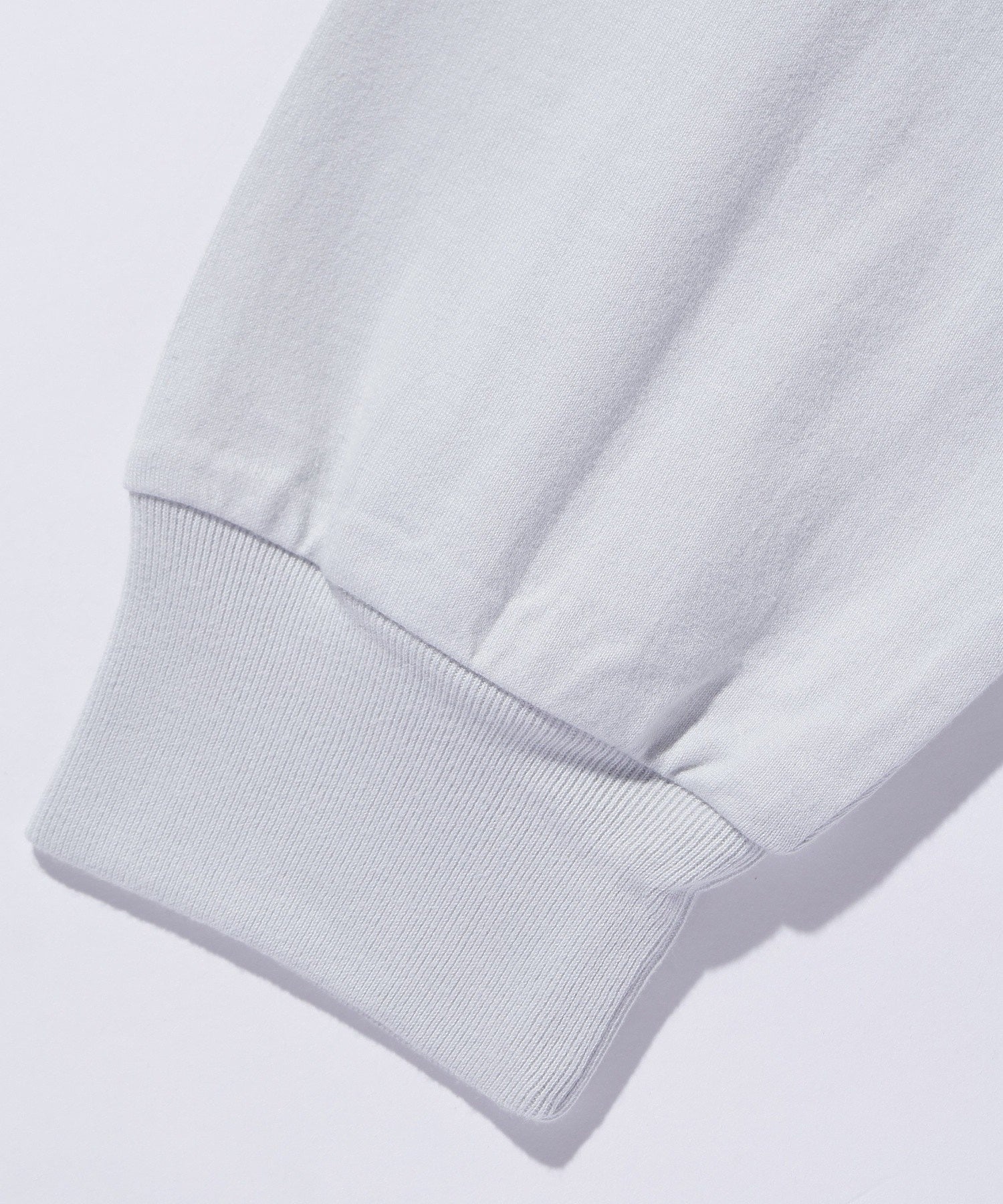 EMBOSSED OLD ENGLISH L/S TEE