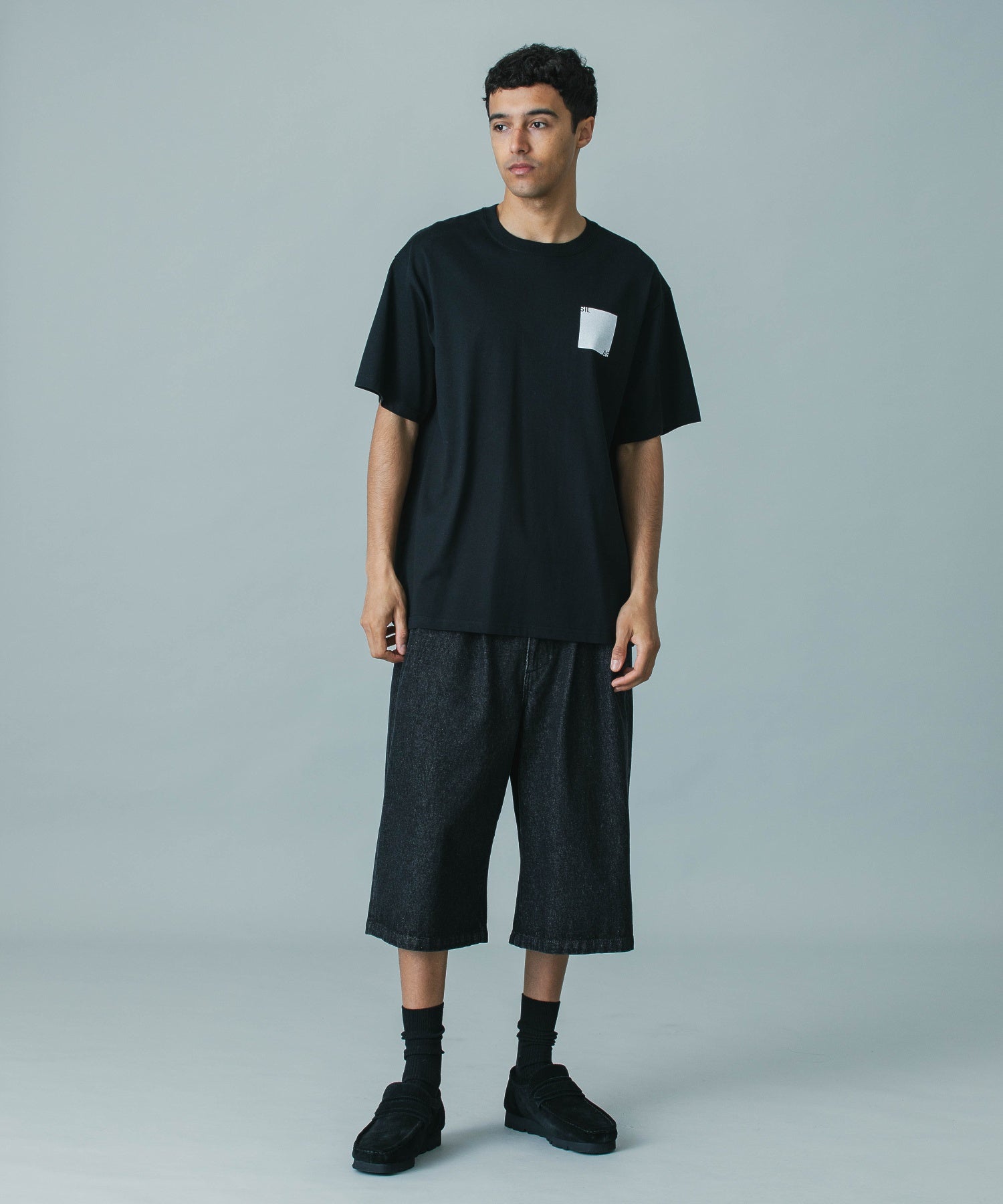 OUTLINE SQUARE S/S TEE