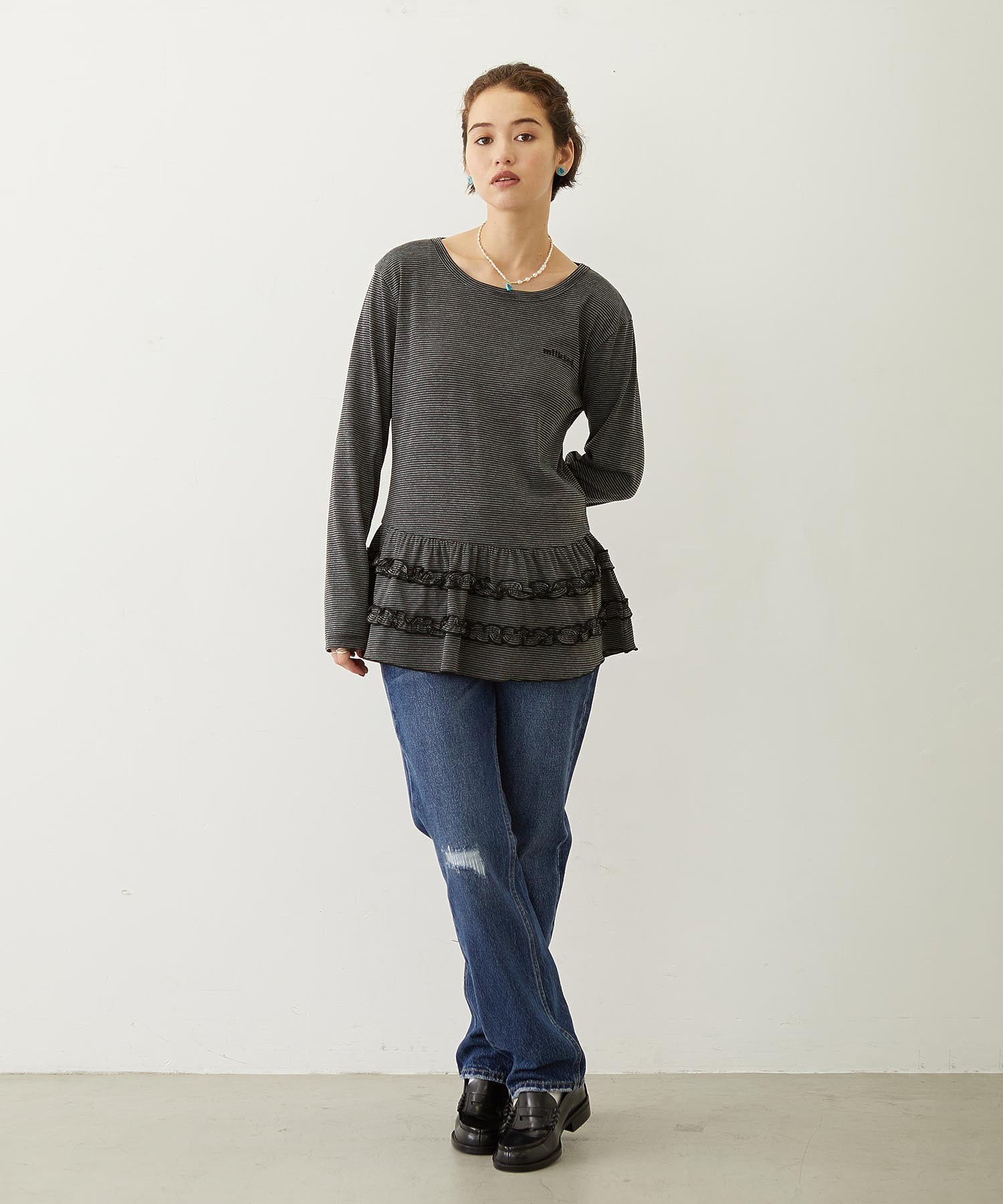 RUFFLE HEM L/S TOP
