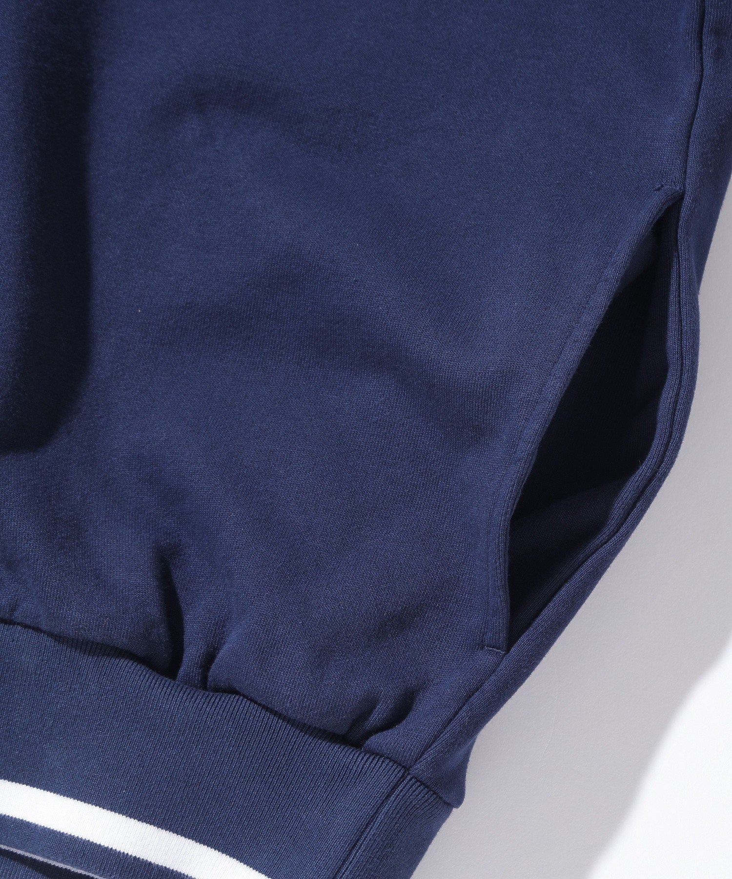 STRIPED RIB HALF ZIP SWEATSHIRT