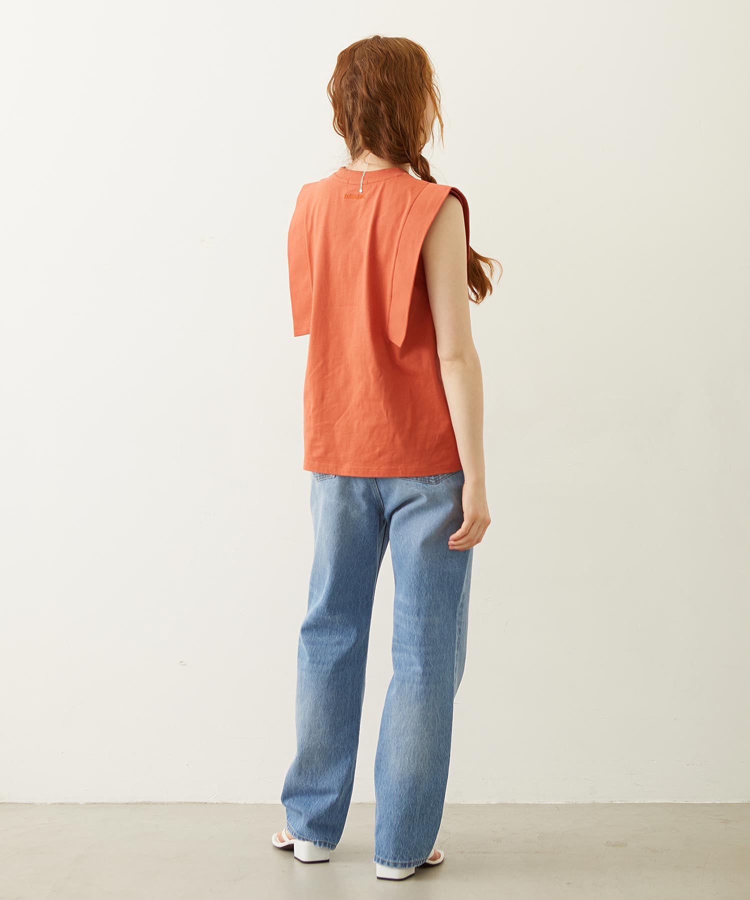 BOXY SLEEVELESS TOP